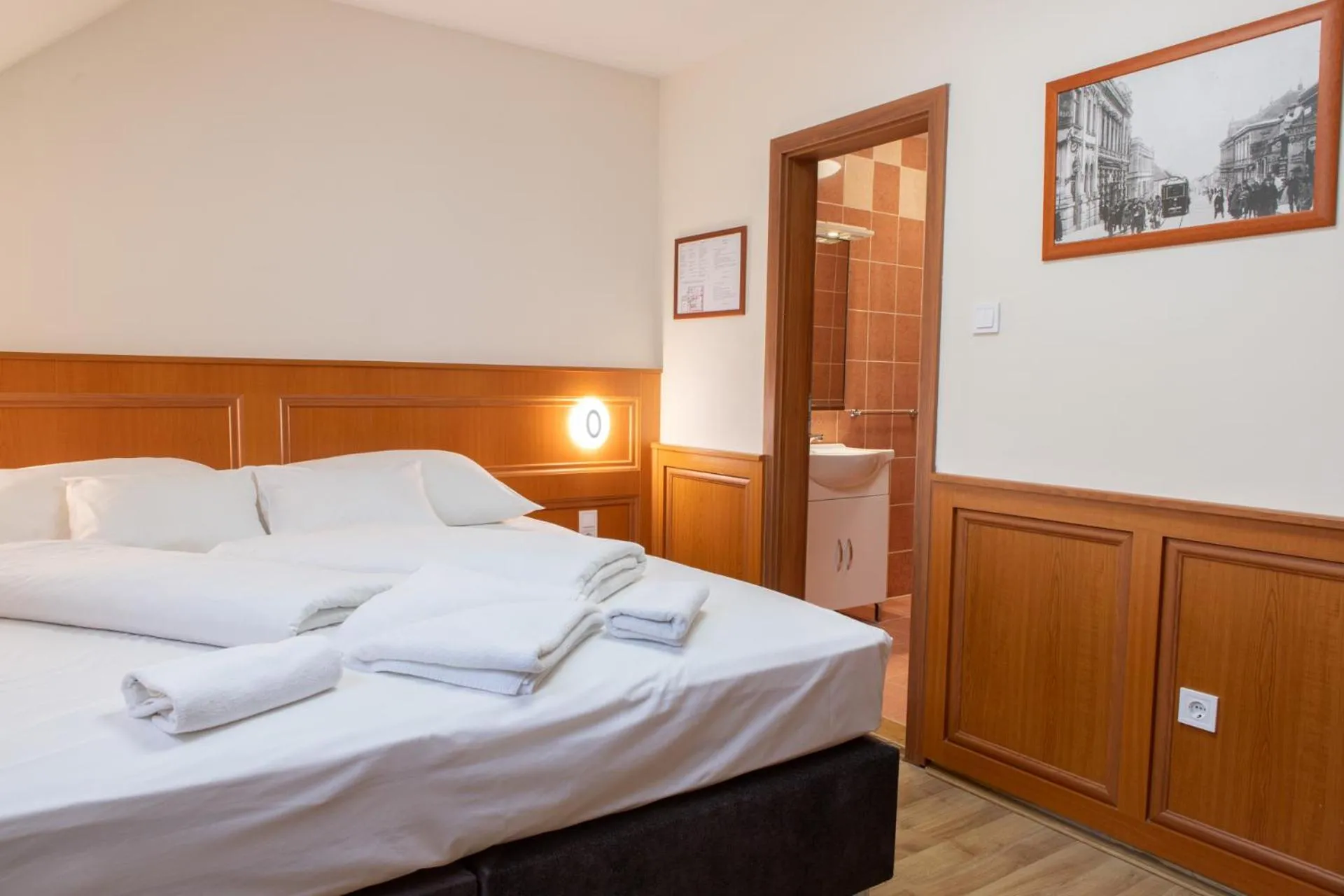 Bed in Szinbád Hotel