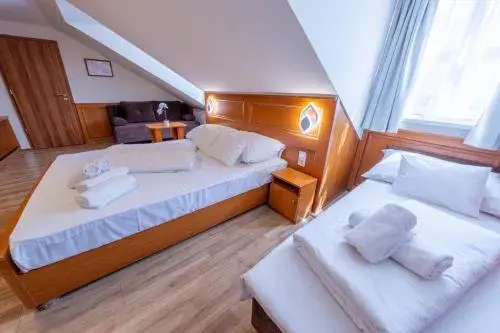 Quadruple Room - single occupancy in Szinbád Hotel Quadruple Room - single occupancy in Szinbád Hotel