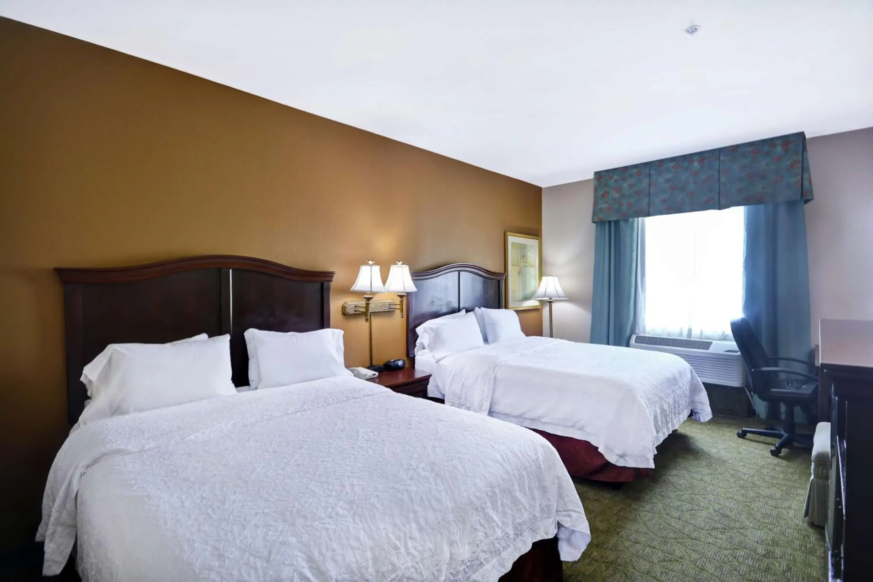 Bedroom, Bed in Hampton Inn Corpus Christi - Northwest I-37 Bedroom, Bed in Hampton Inn Corpus Christi - Northwest I-37