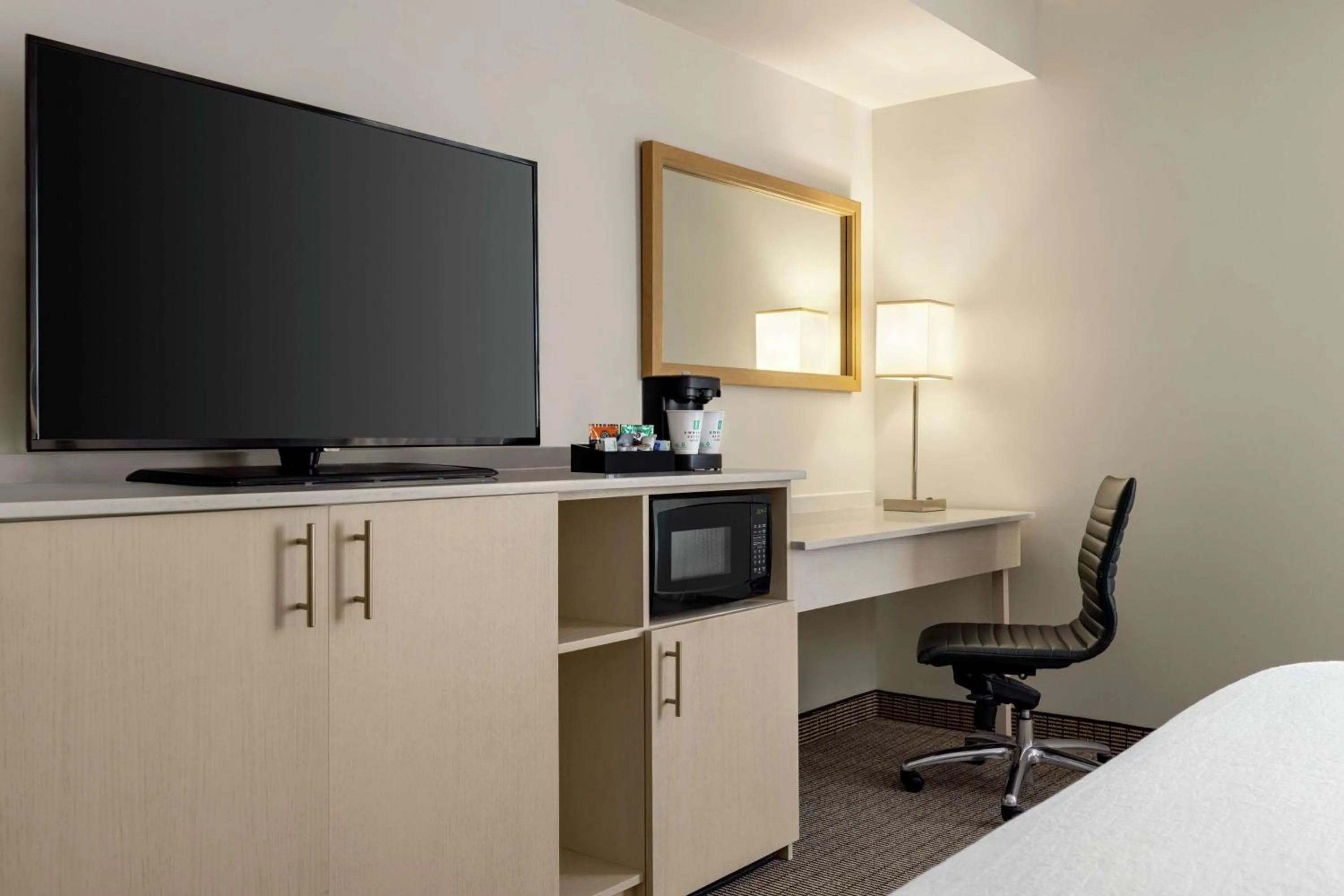 Bedroom, Bed in Embassy Suites by Hilton Denver International Airport