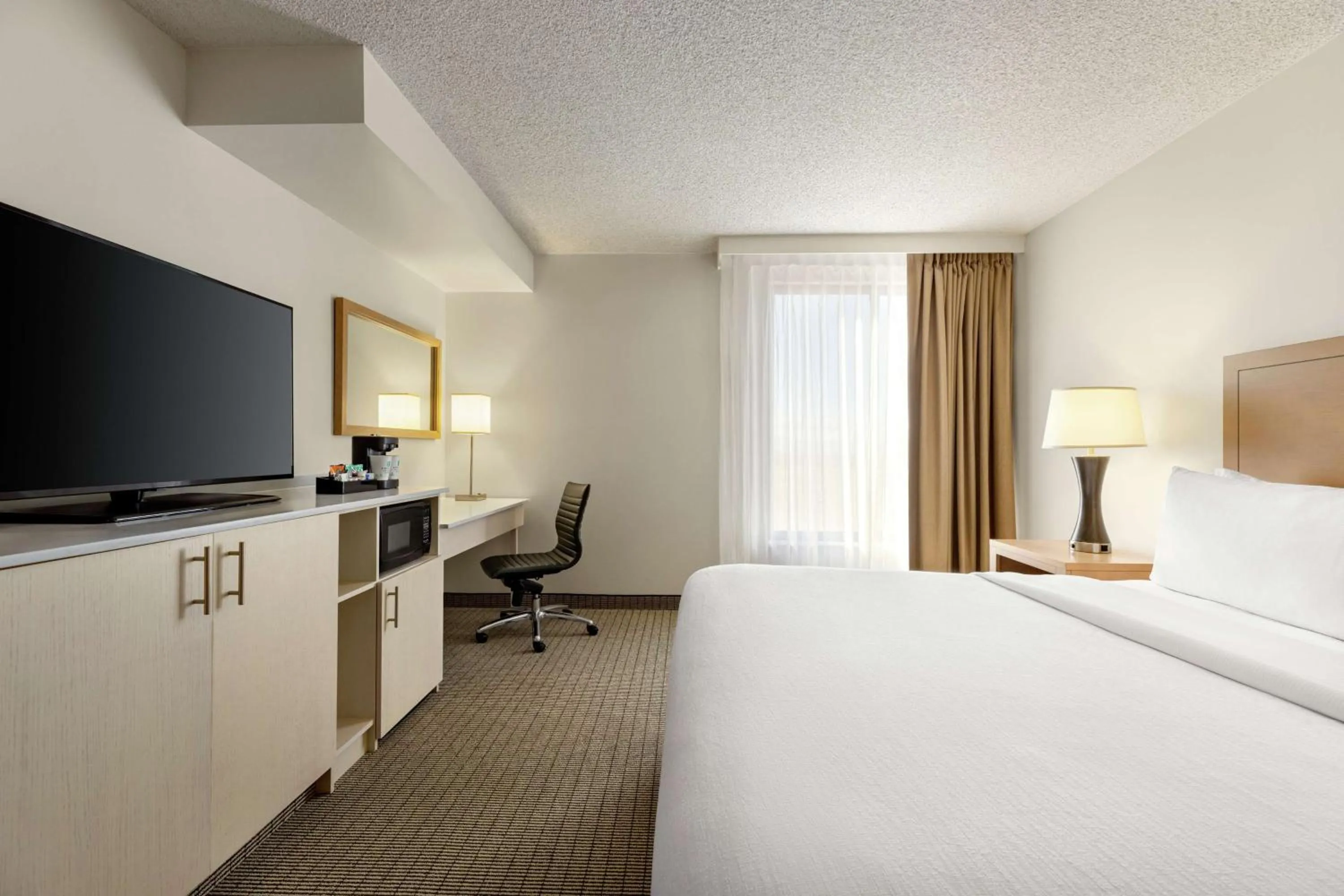 Bed in Embassy Suites by Hilton Denver International Airport