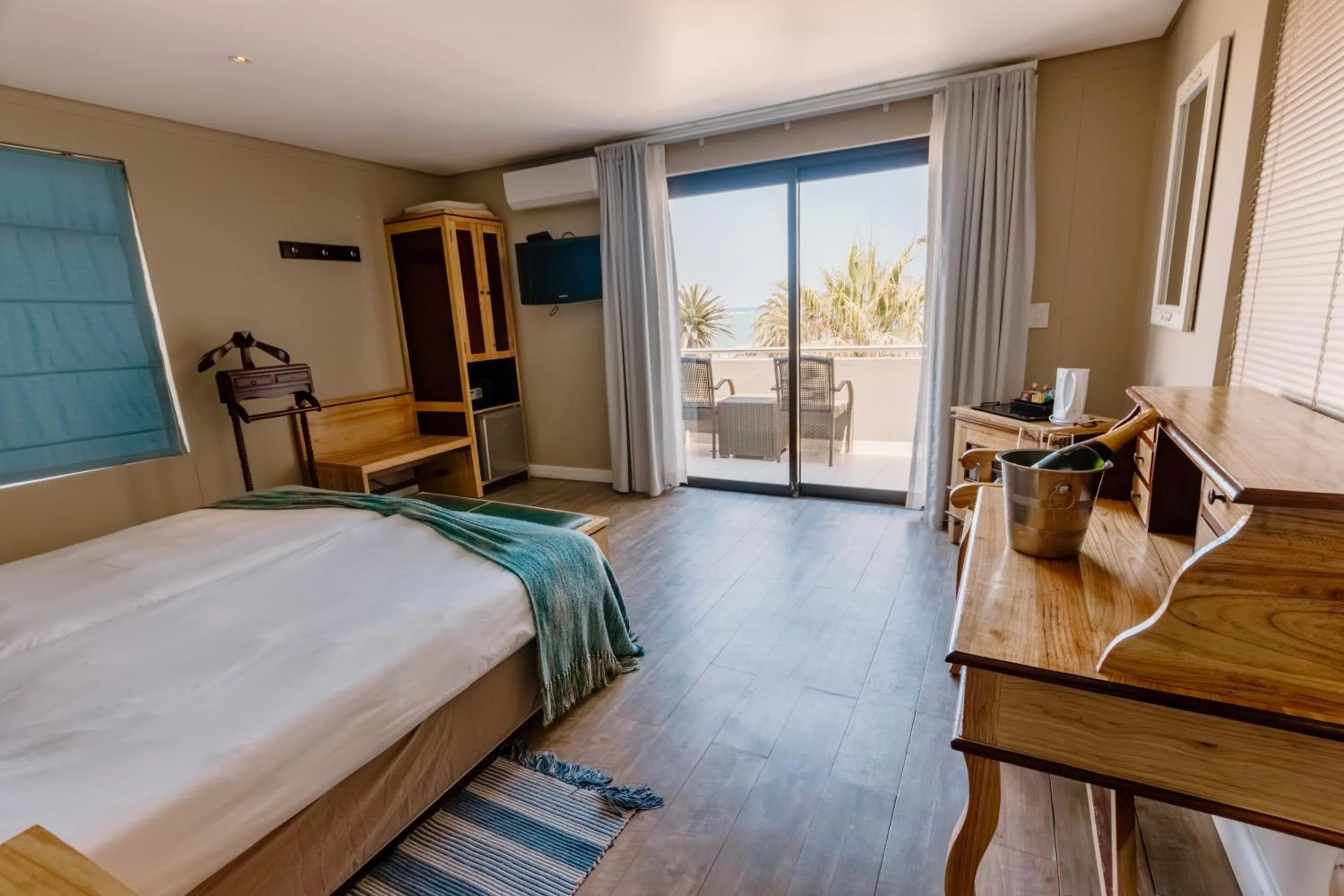 Property building, Bed in Beach Hotel Swakopmund