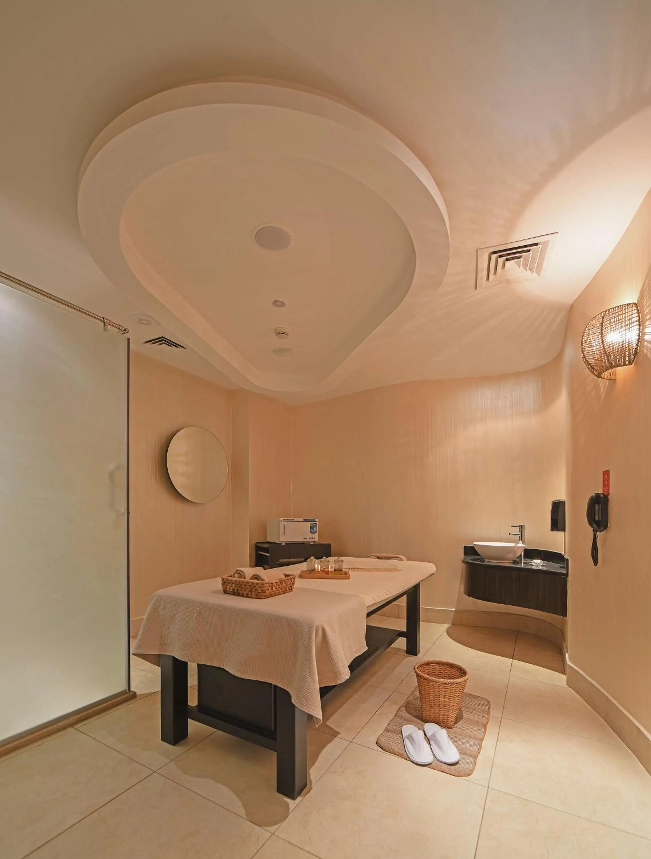 Spa and wellness centre/facilities, Bed in Hilton Amman