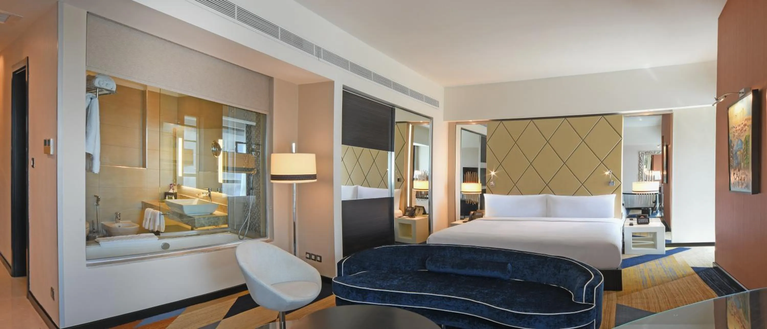 Bathroom, Bed in Hilton Amman