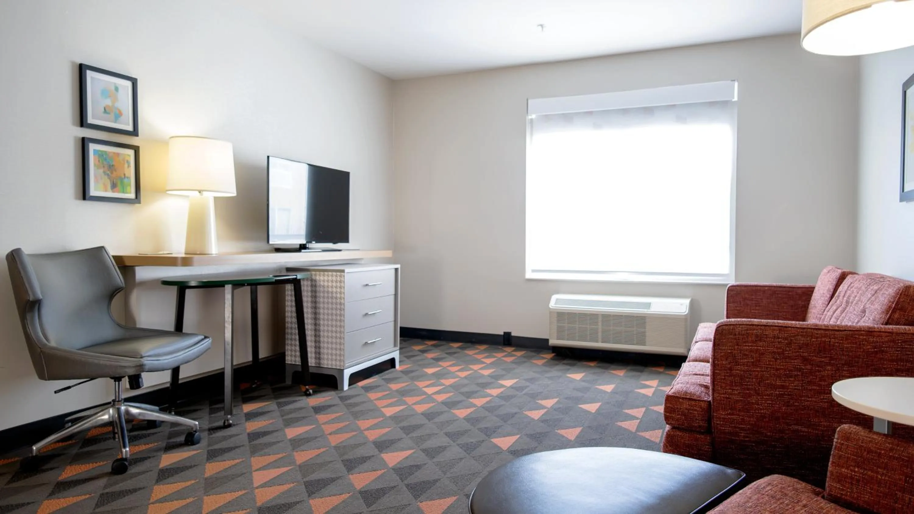 Photo of the whole room in Holiday Inn & Suites Philadelphia W - Drexel Hill by IHG