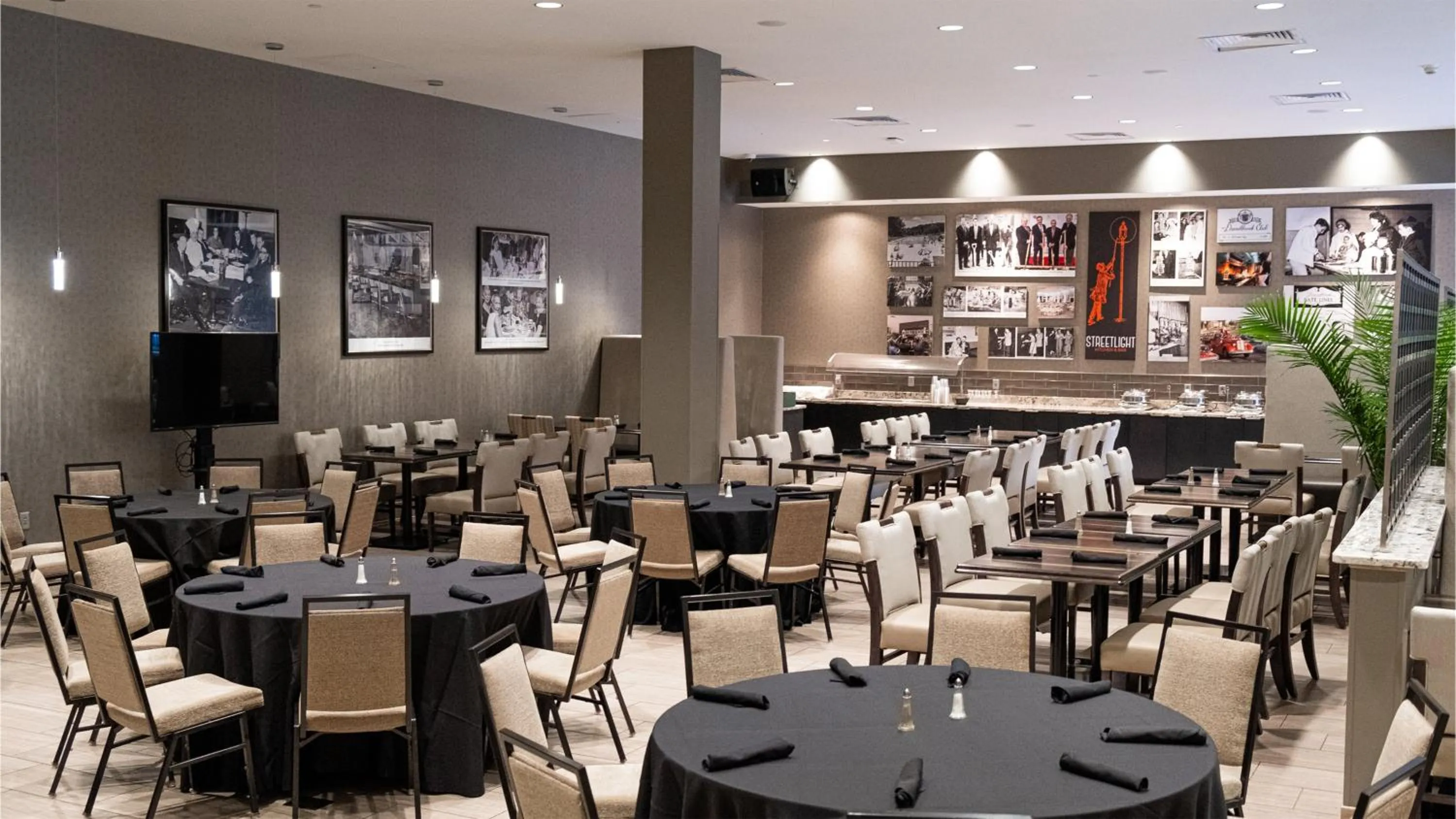 Restaurant/places to eat in Holiday Inn & Suites Philadelphia W - Drexel Hill by IHG