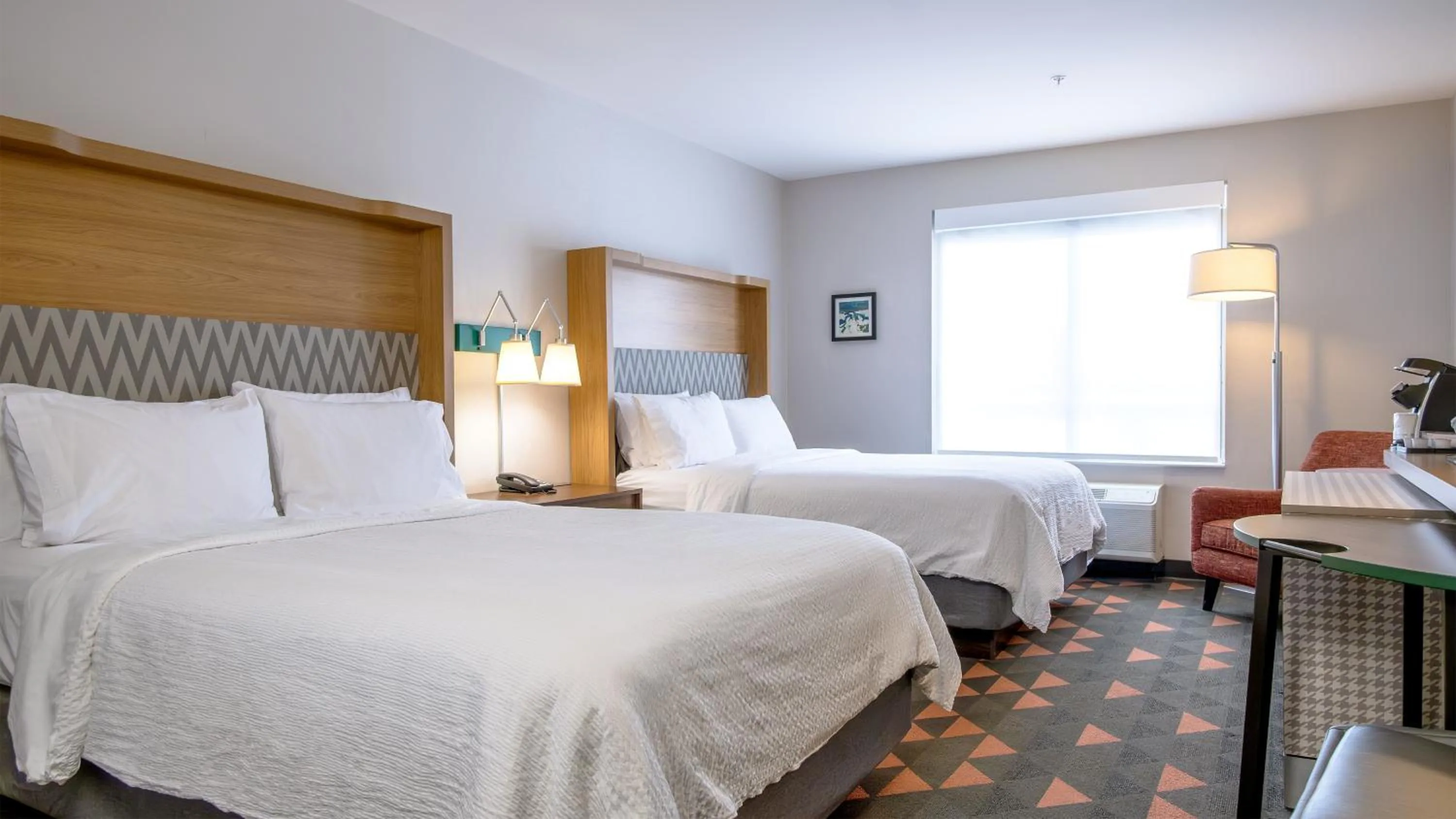 Photo of the whole room, Bed in Holiday Inn & Suites Philadelphia W - Drexel Hill by IHG
