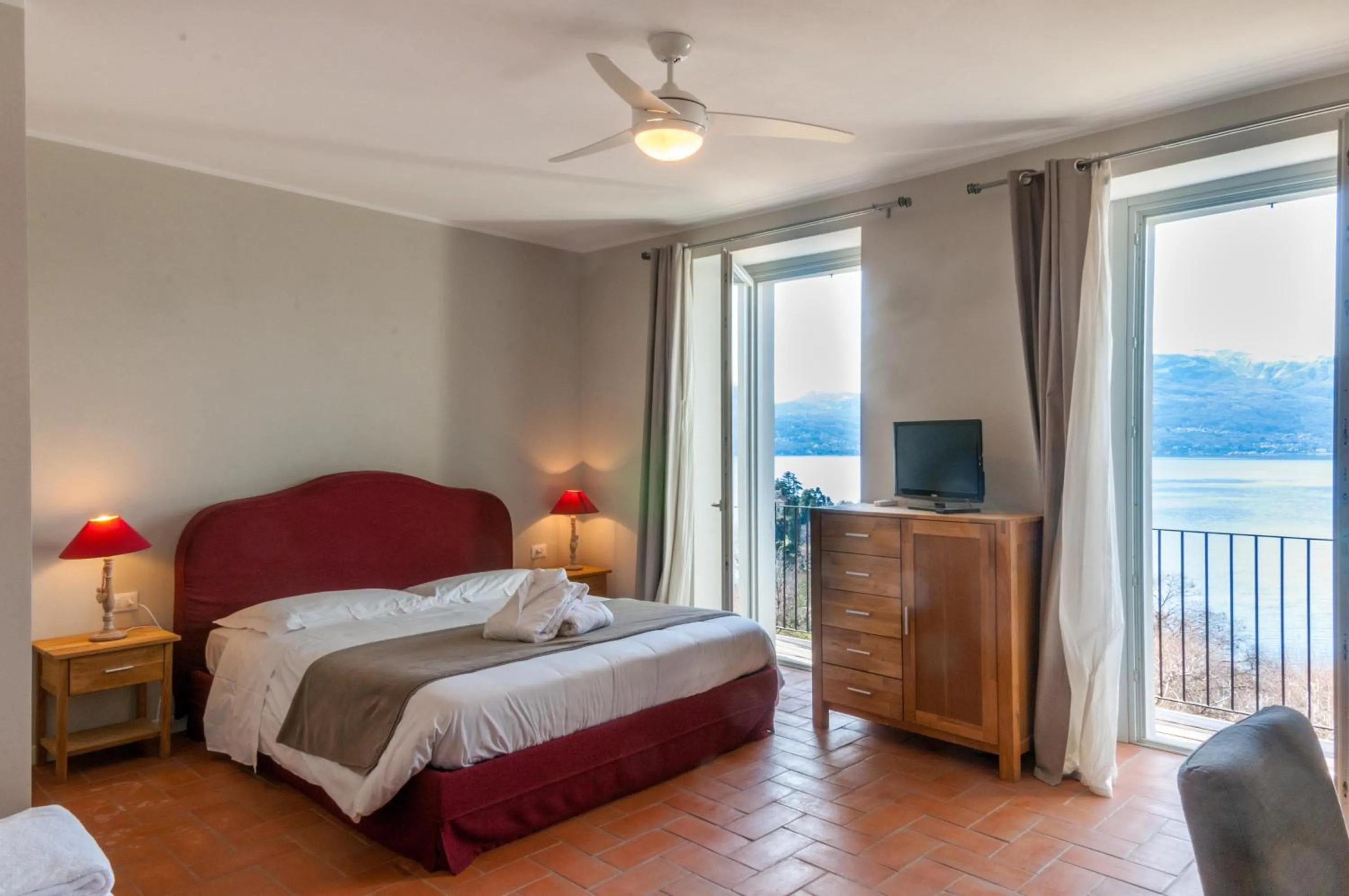 Lake view, Bed in Locanda Pozzetto