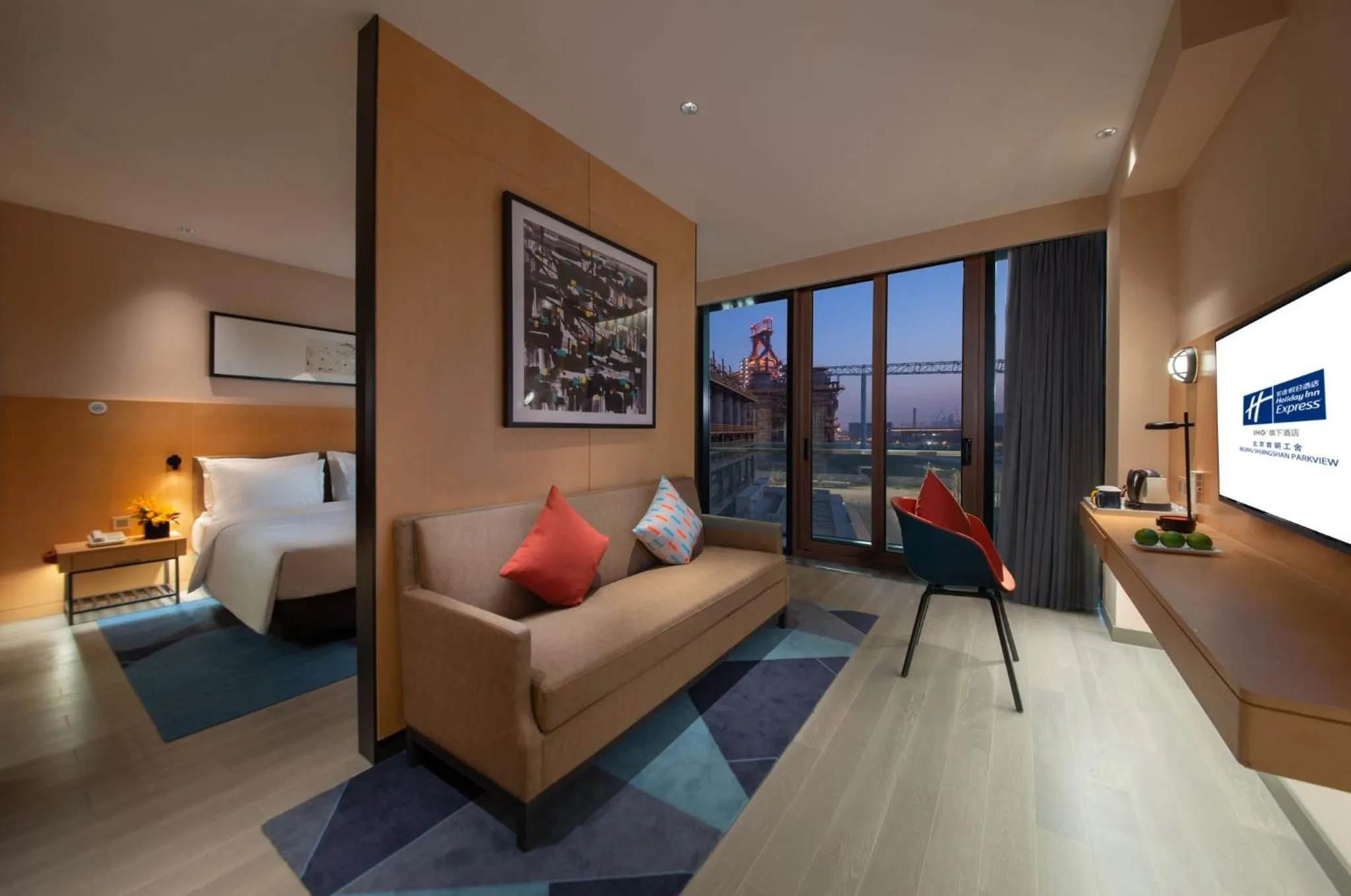 Photo of the whole room, Bed in Holiday Inn Express Beijing Shijingshan Parkview by IHG