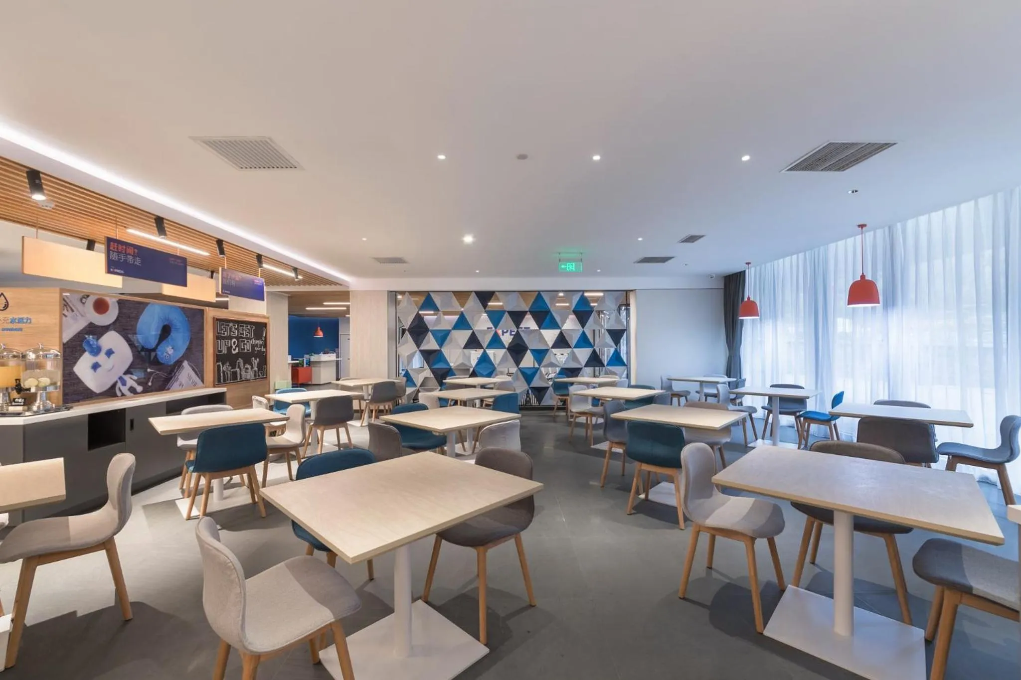 Restaurant/places to eat in Holiday Inn Express Beijing Shijingshan Parkview by IHG