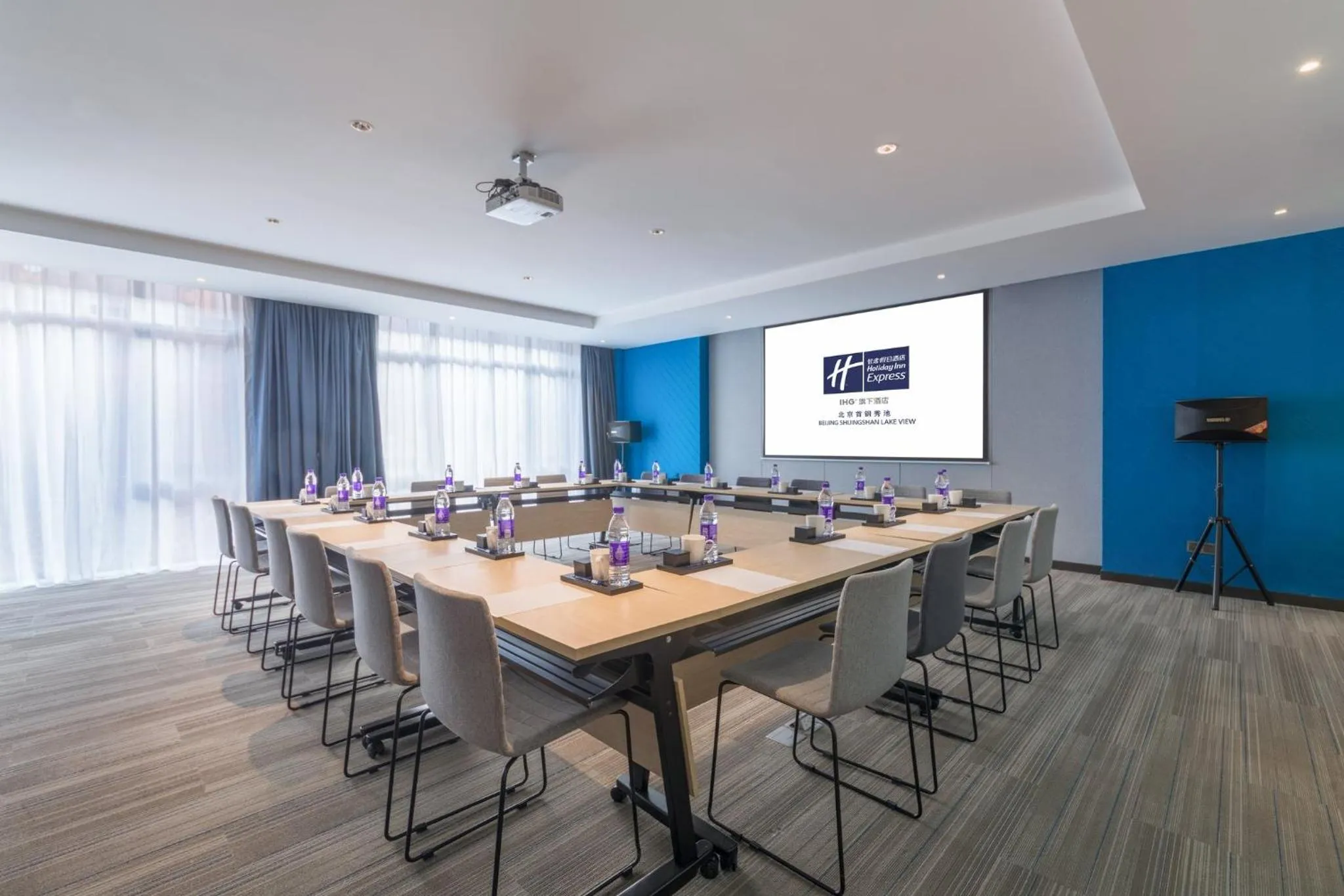 Meeting/conference room in Holiday Inn Express Beijing Shijingshan Parkview by IHG