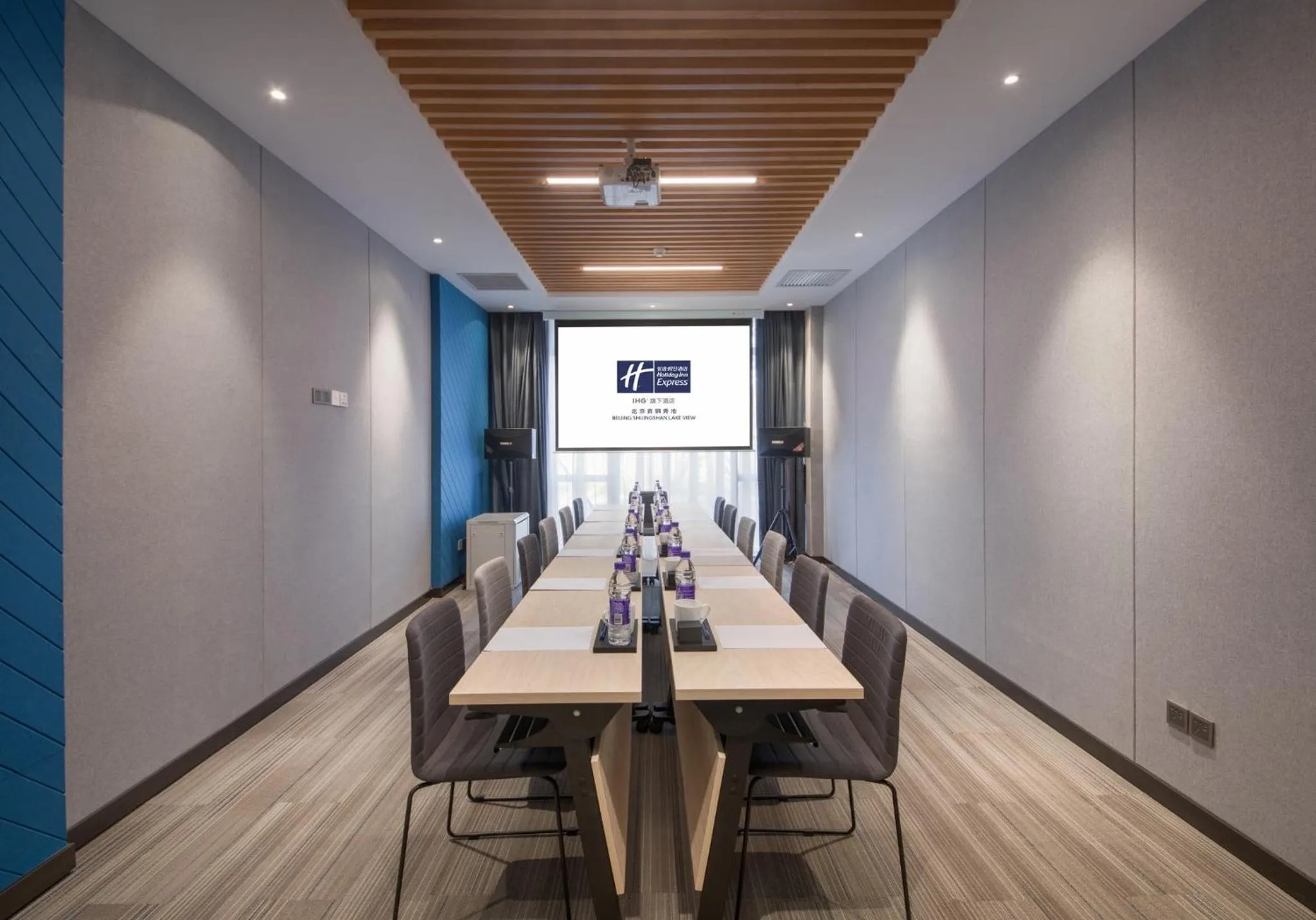 Meeting/conference room in Holiday Inn Express Beijing Shijingshan Parkview by IHG