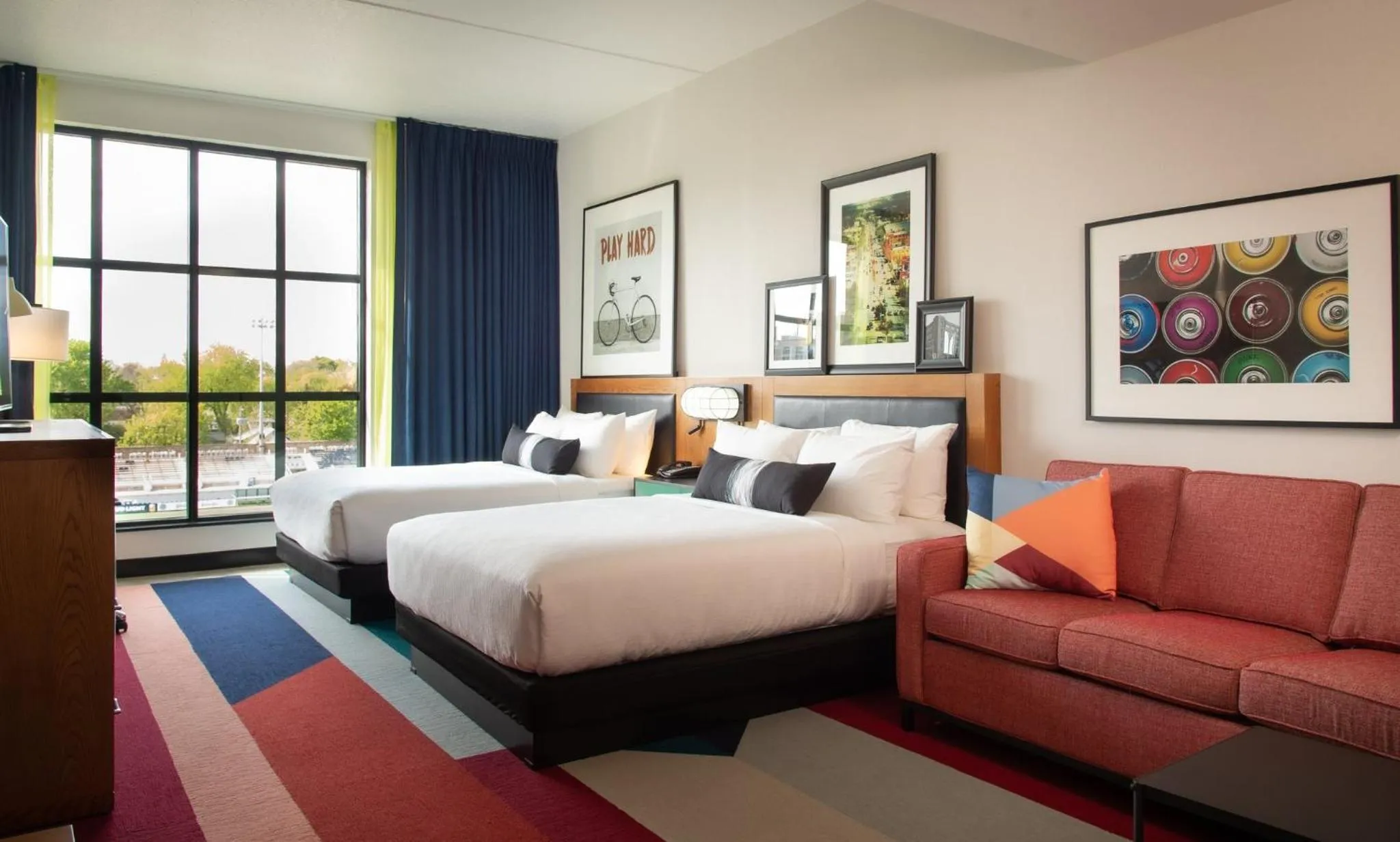 Photo of the whole room, Bed in Hotel Indigo - Madison Downtown by IHG