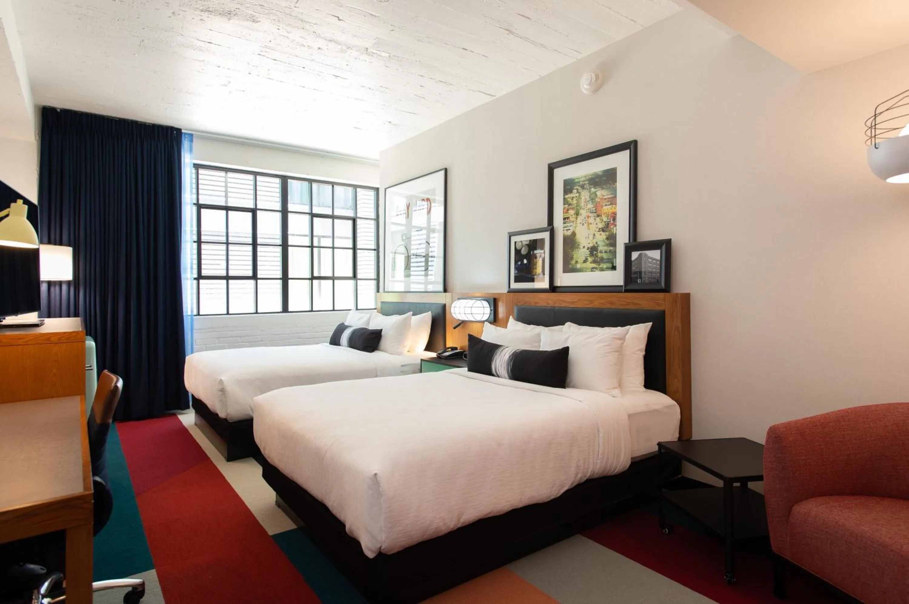 Photo of the whole room, Bed in Hotel Indigo - Madison Downtown by IHG