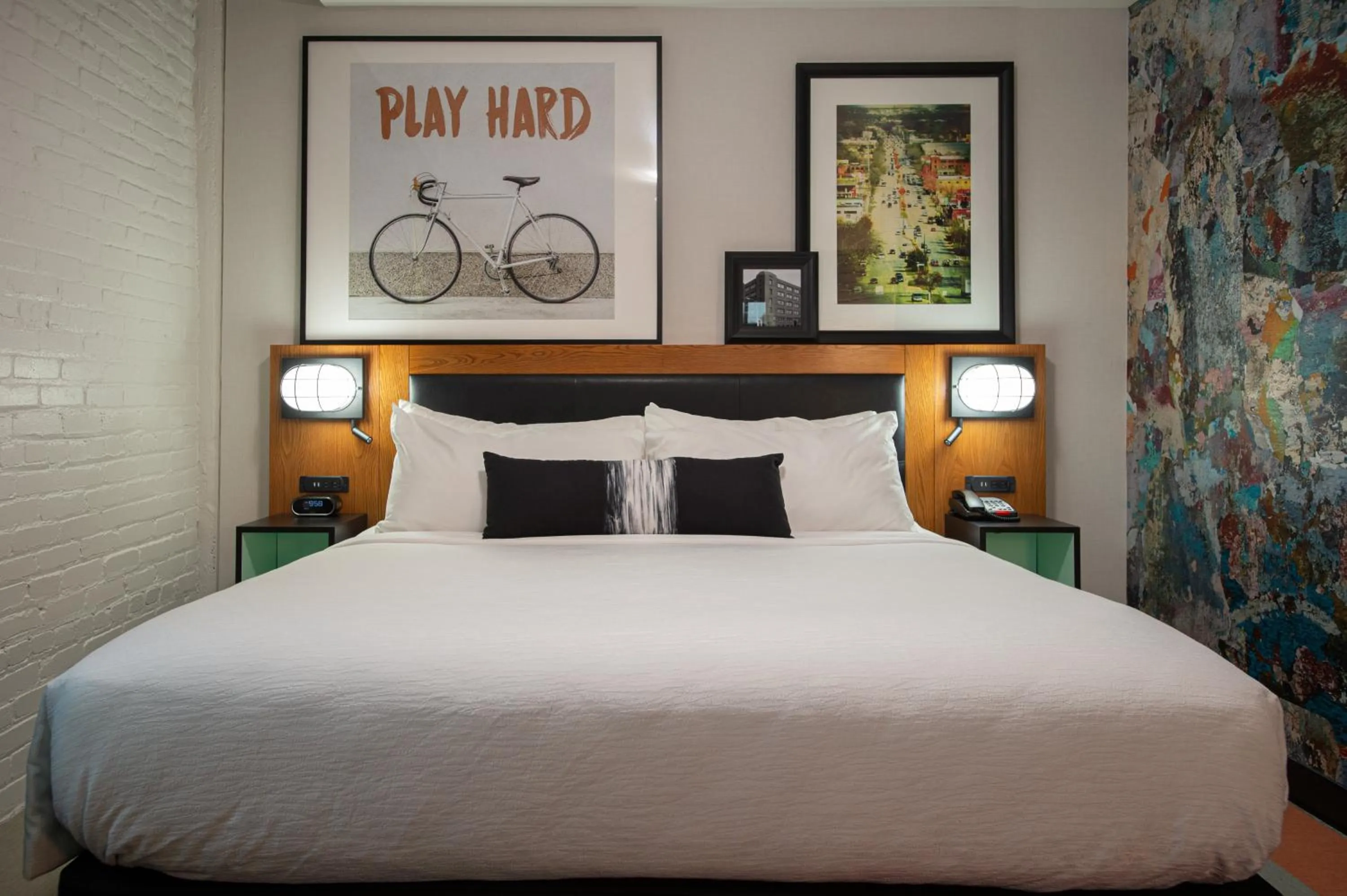 Photo of the whole room, Bed in Hotel Indigo - Madison Downtown by IHG