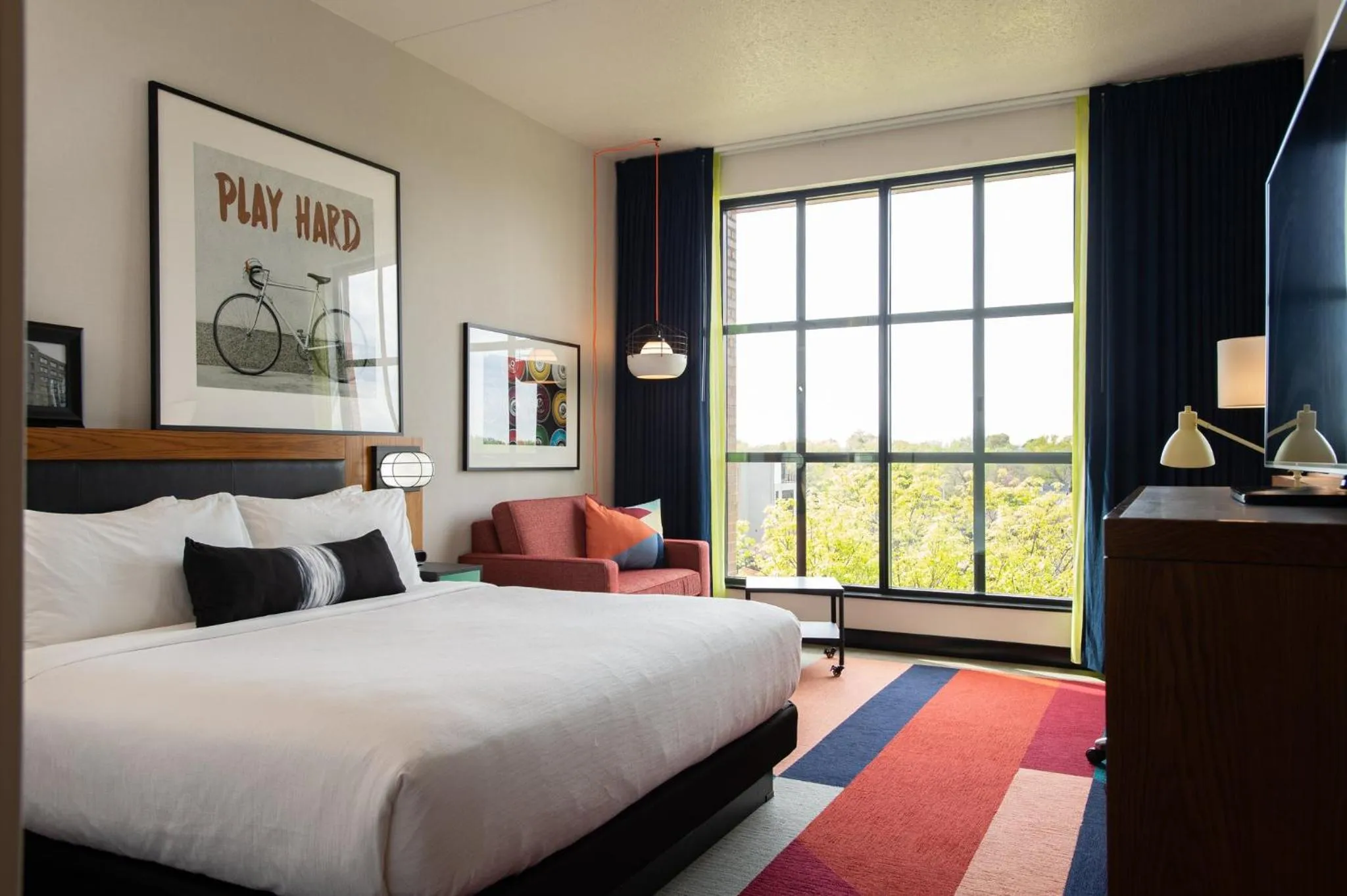 Photo of the whole room, Bed in Hotel Indigo - Madison Downtown by IHG