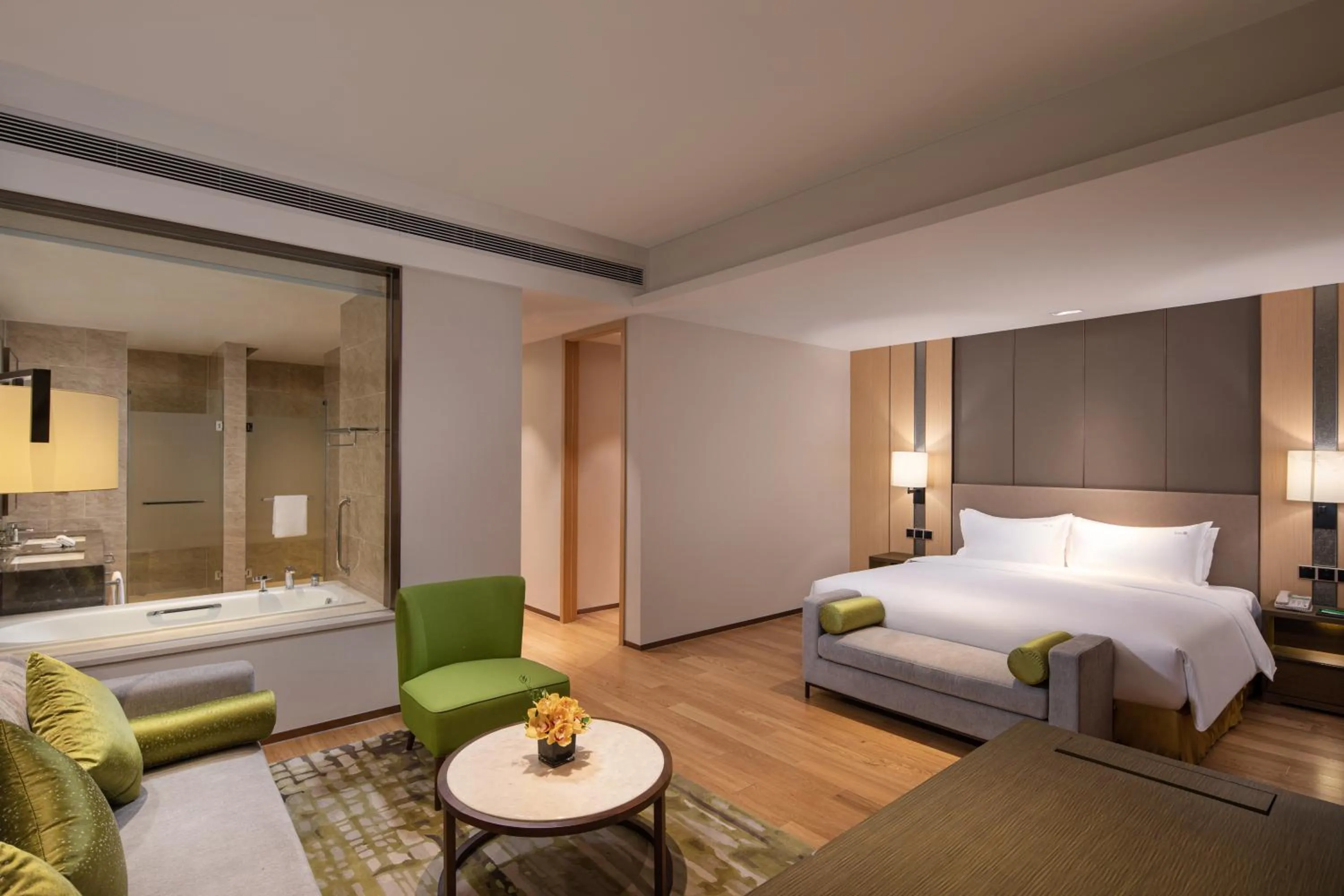 Photo of the whole room, Bed in Holiday Inn & Suites Langfang New Chaoyang by IHG
