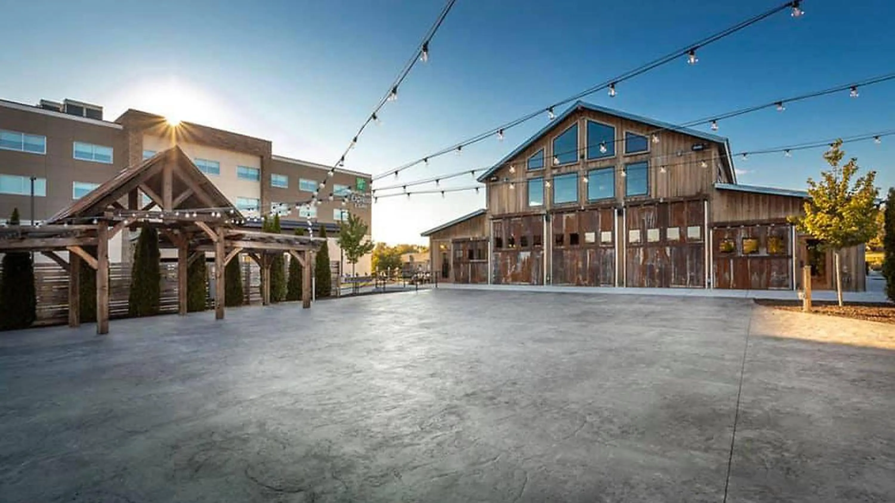 Meeting/conference room in Holiday Inn Express & Suites - Springfield North by IHG