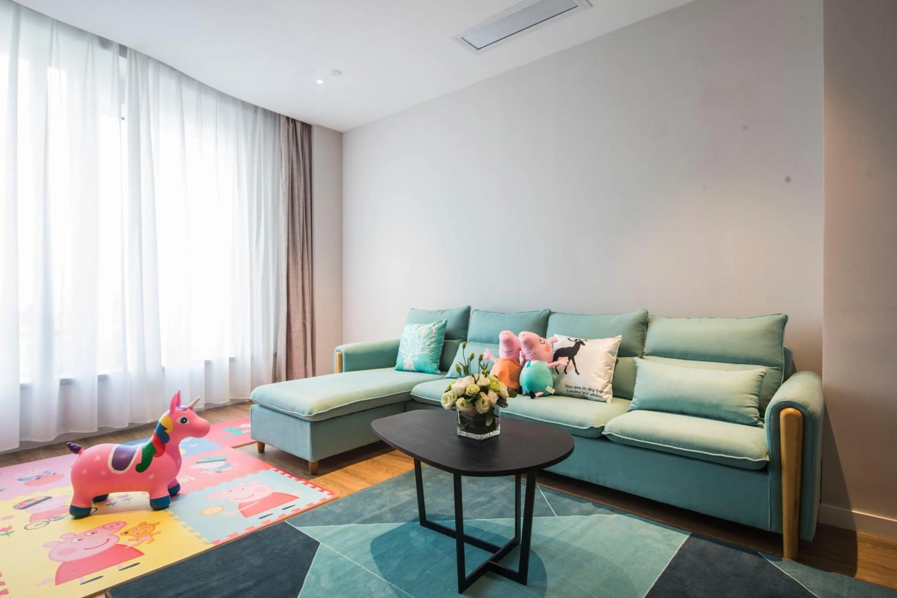 Photo of the whole room in Holiday Inn Express Xiamen Airport Zone by IHG