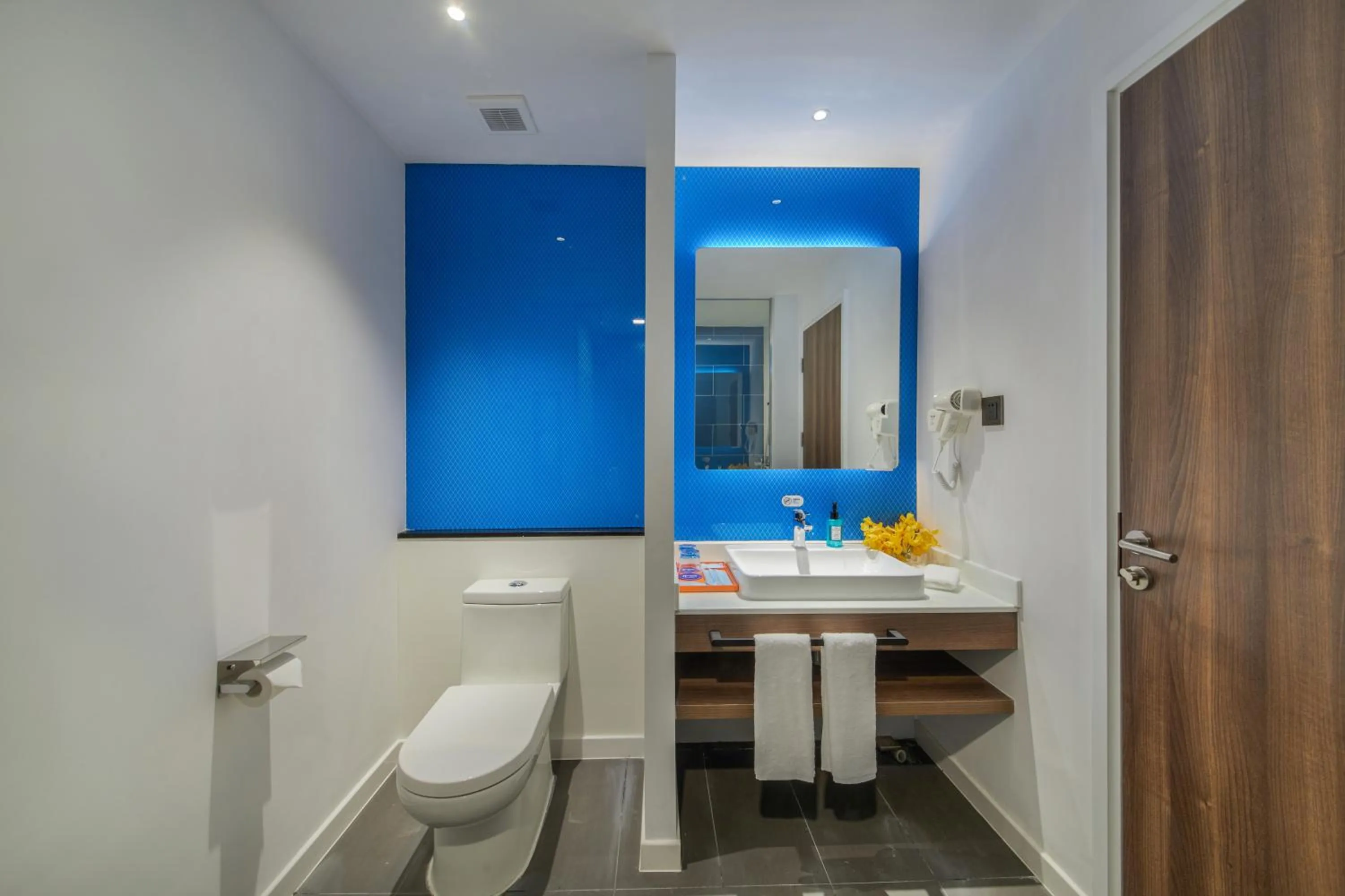 Toilet in Holiday Inn Express Xiamen Airport Zone by IHG