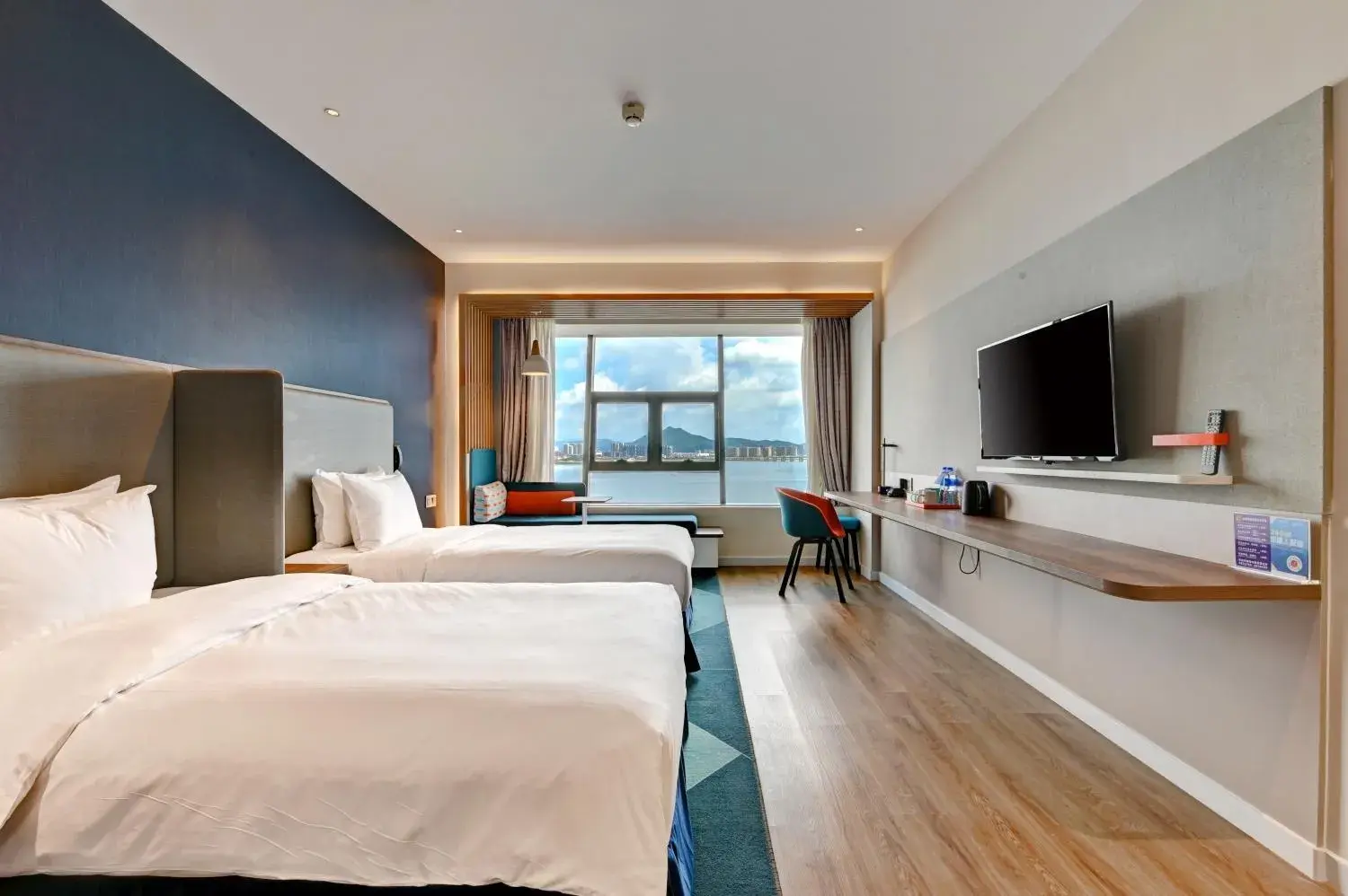 Superior Twin Room with Sea View in Holiday Inn Express Xiamen Airport Zone by IHG Superior Twin Room with Sea View in Holiday Inn Express Xiamen Airport Zone by IHG