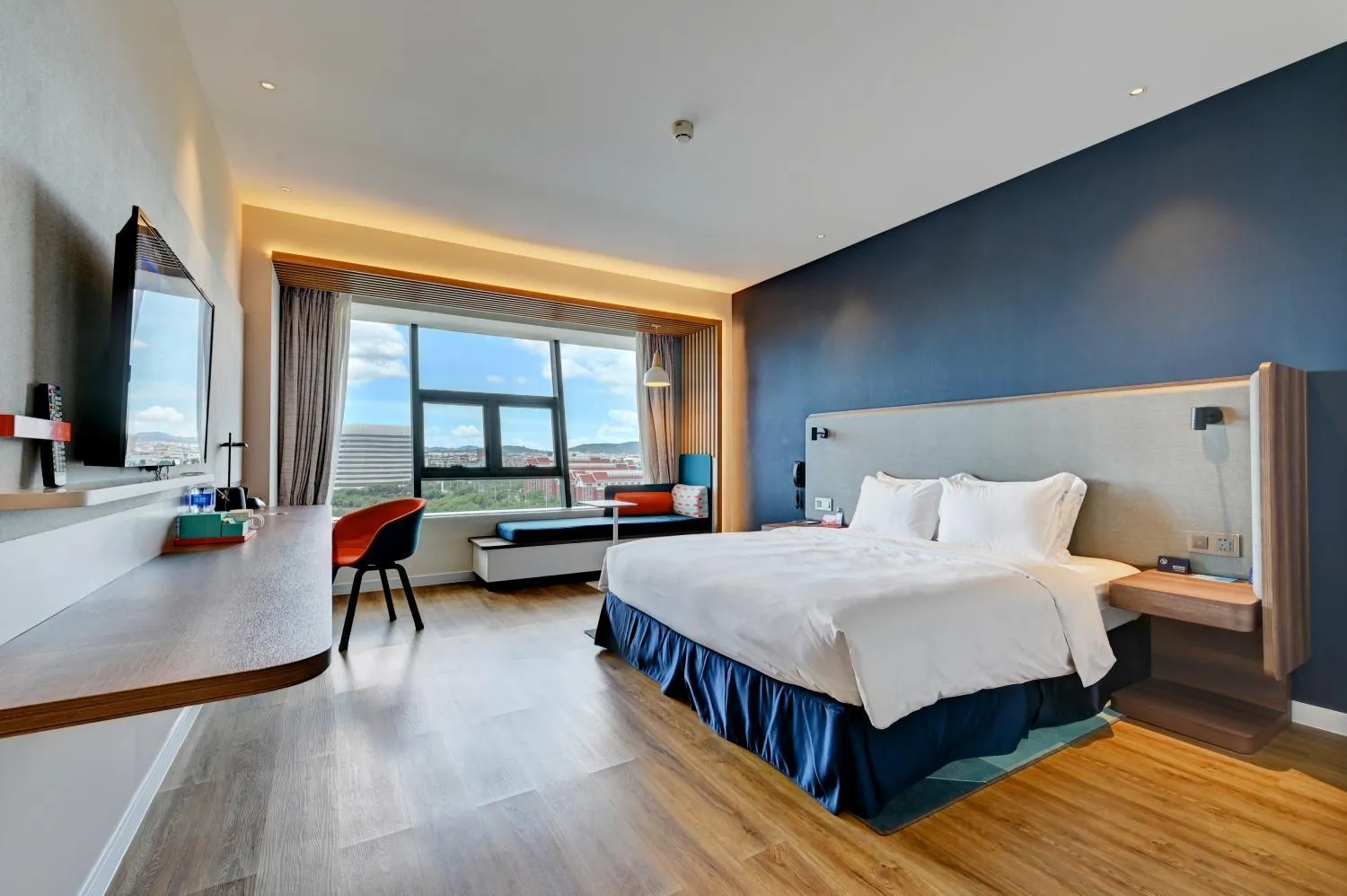 Photo of the whole room, Bed in Holiday Inn Express Xiamen Airport Zone by IHG