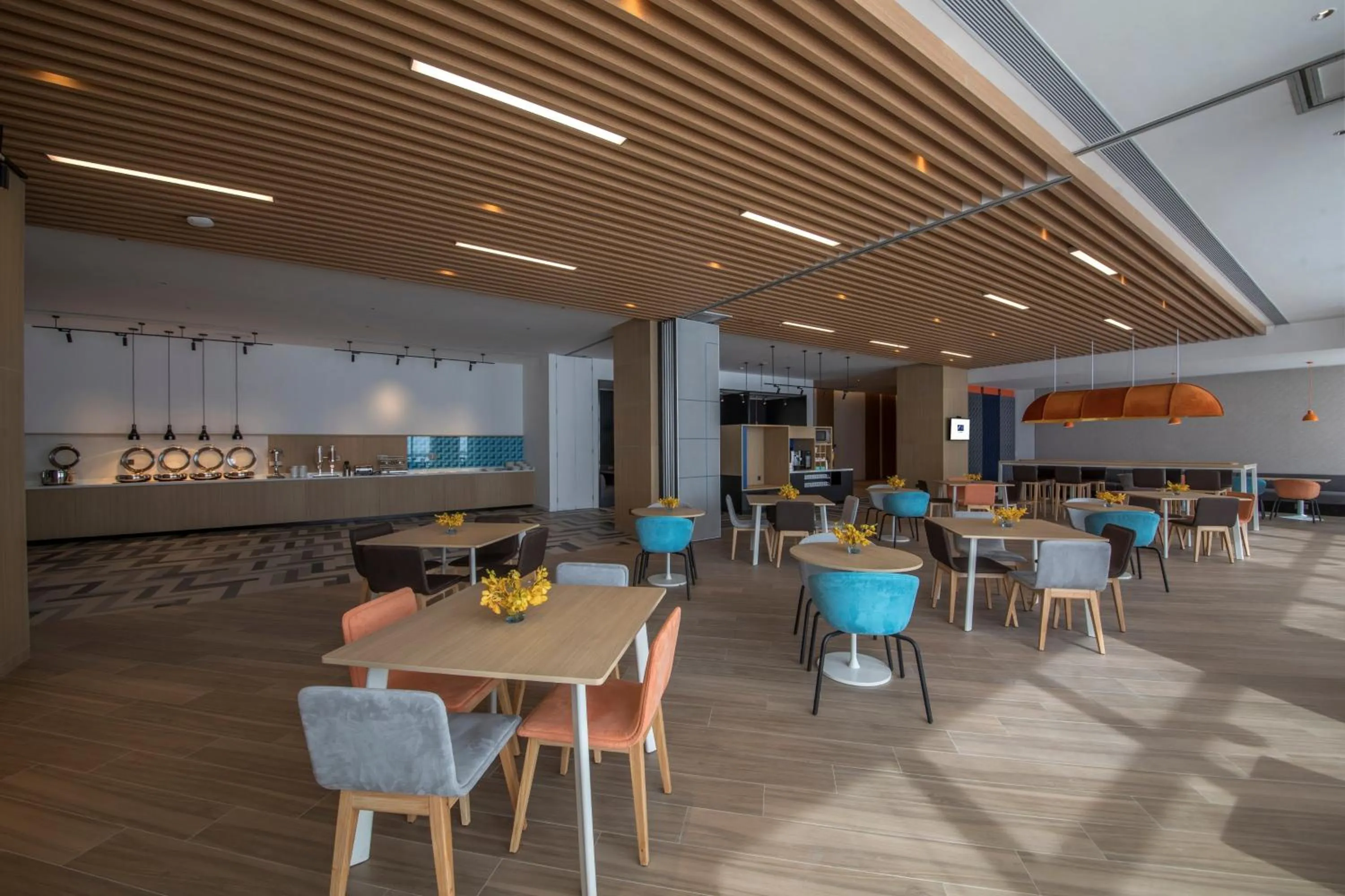 Restaurant/places to eat in Holiday Inn Express Xiamen Airport Zone by IHG