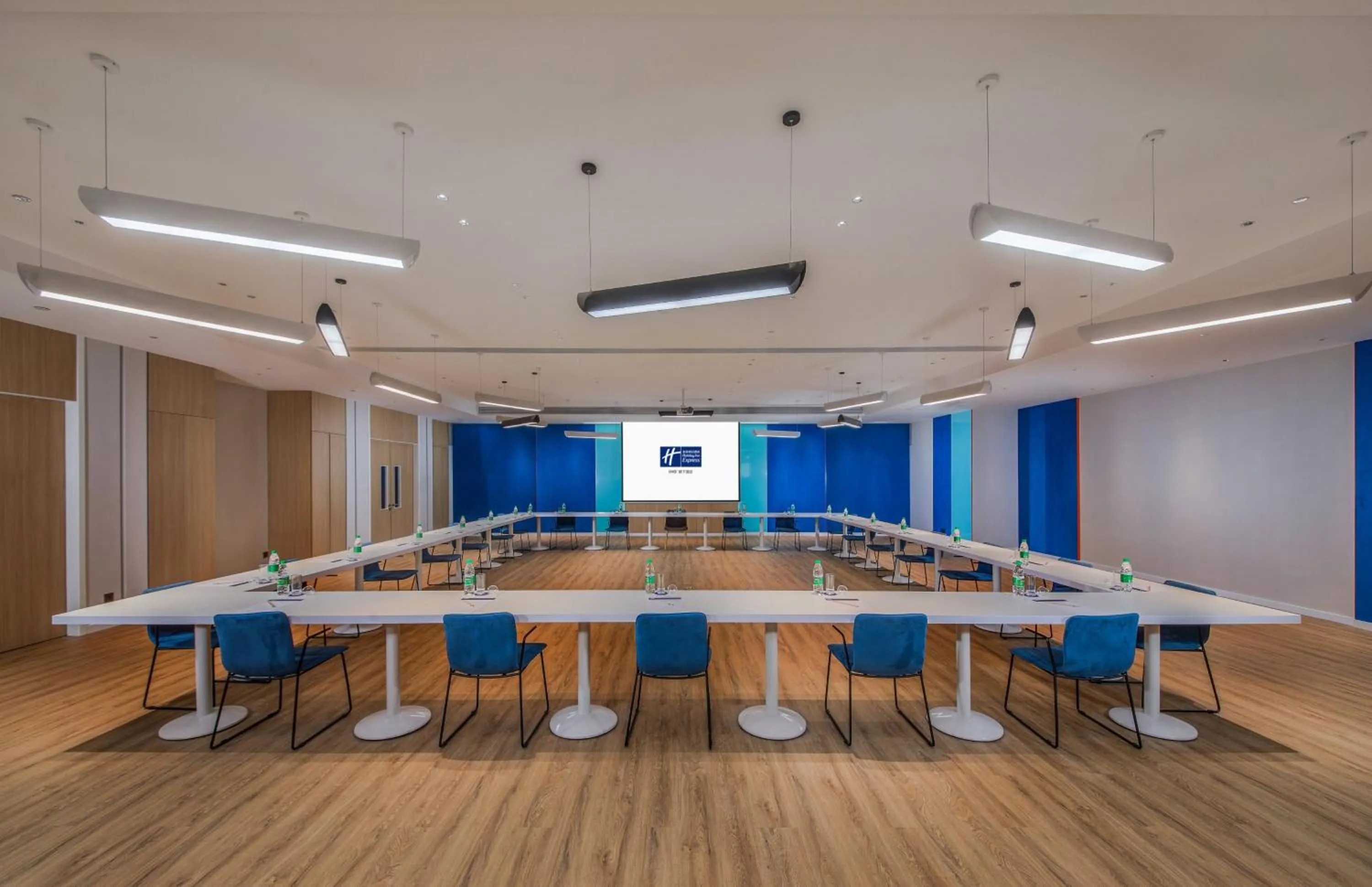 Meeting/conference room in Holiday Inn Express Xiamen Airport Zone by IHG