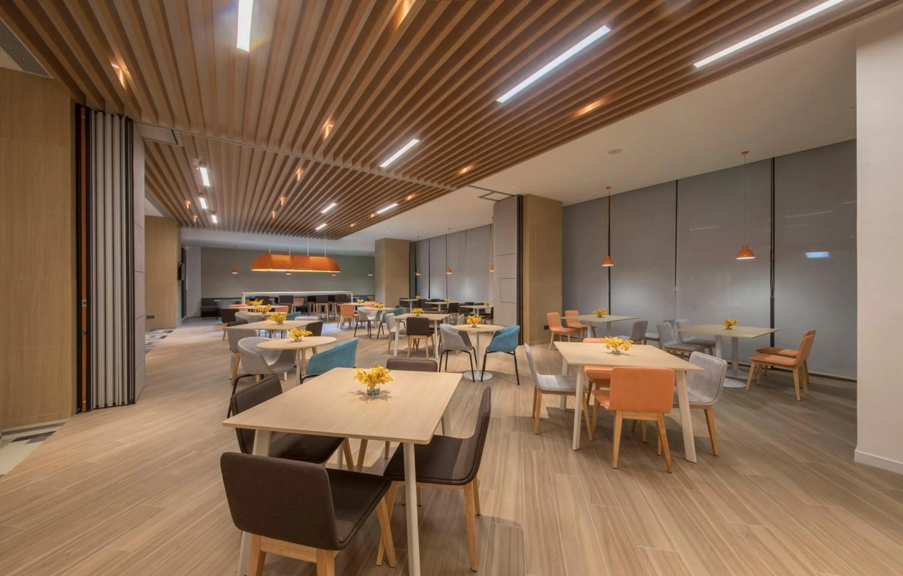 Restaurant/places to eat in Holiday Inn Express Xiamen Airport Zone by IHG