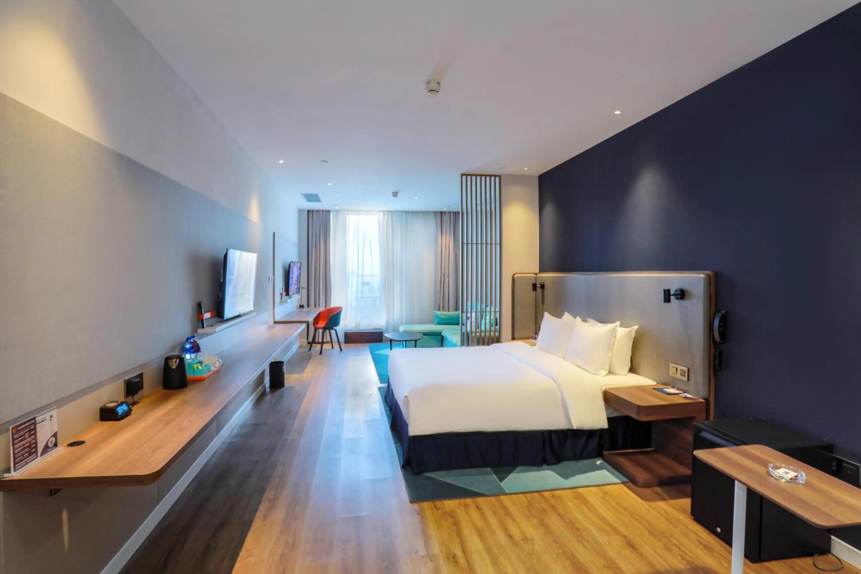 Photo of the whole room, Bed in Holiday Inn Express Xiamen Airport Zone by IHG