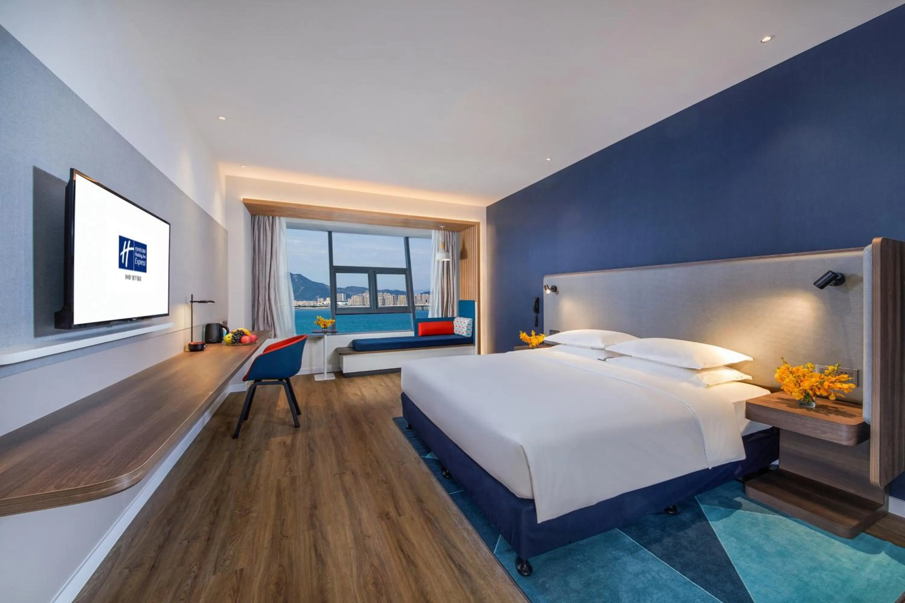 Photo of the whole room, Bed in Holiday Inn Express Xiamen Airport Zone by IHG