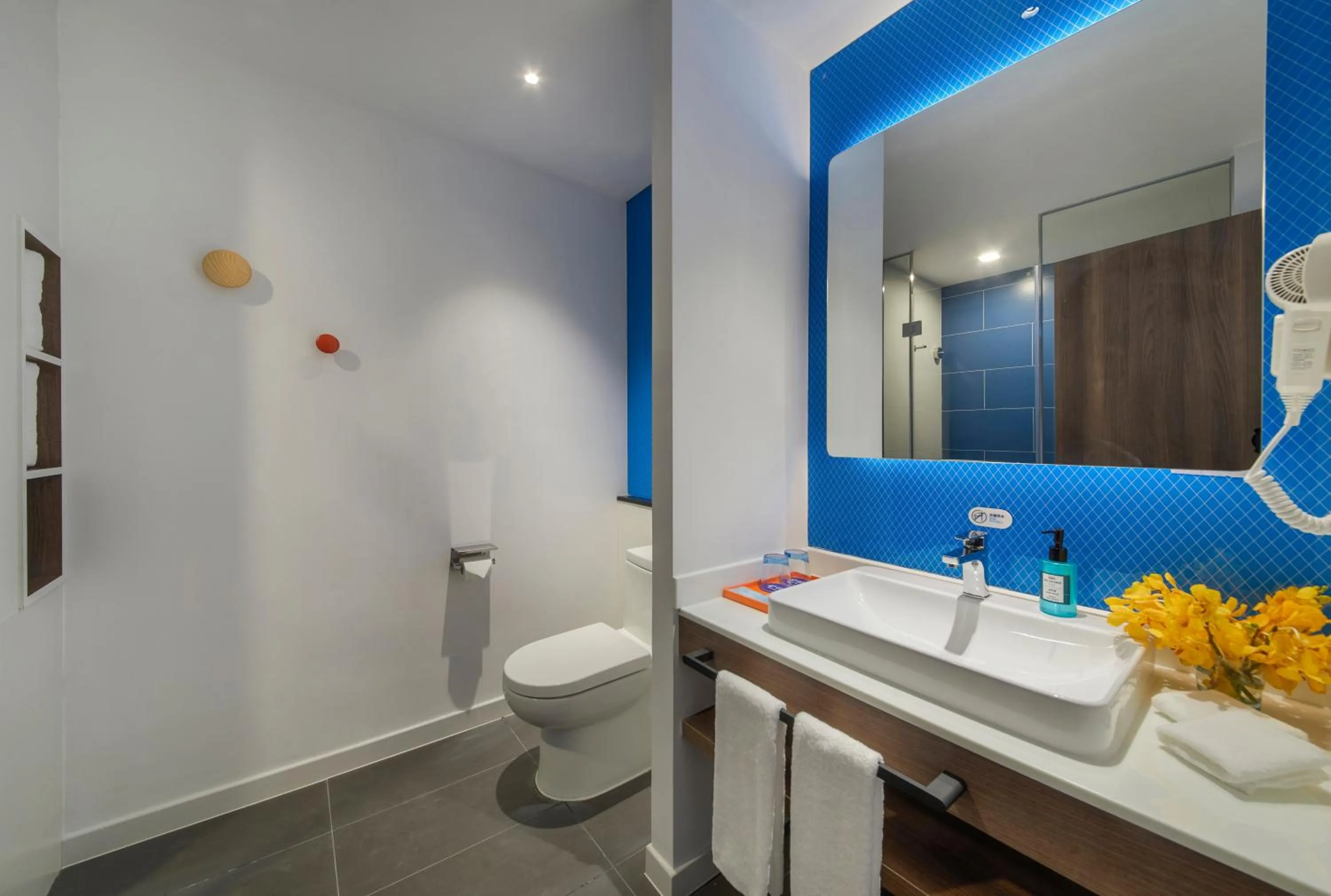 Toilet in Holiday Inn Express Xiamen Airport Zone by IHG