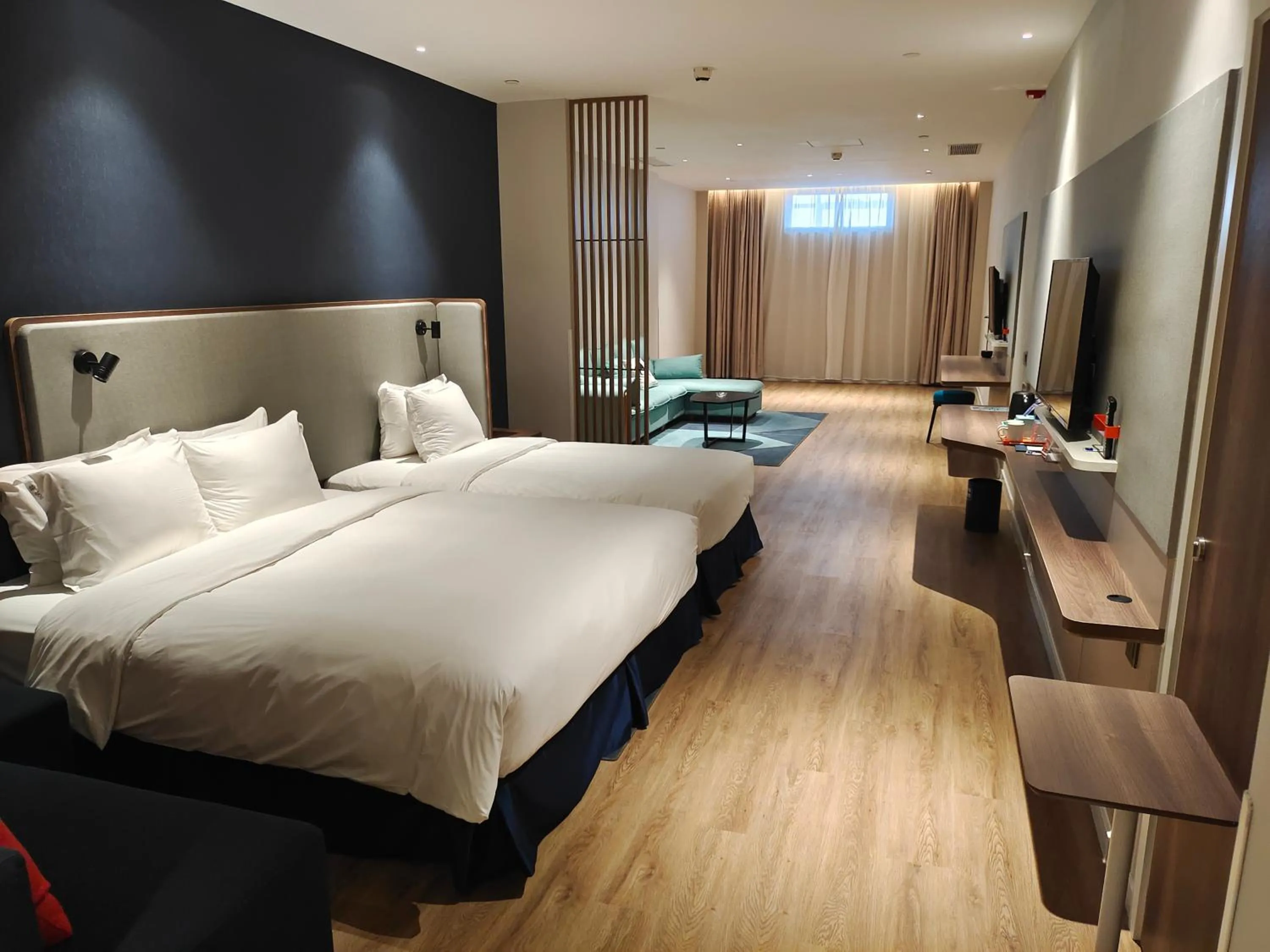 Photo of the whole room, Bed in Holiday Inn Express Xiamen Airport Zone by IHG
