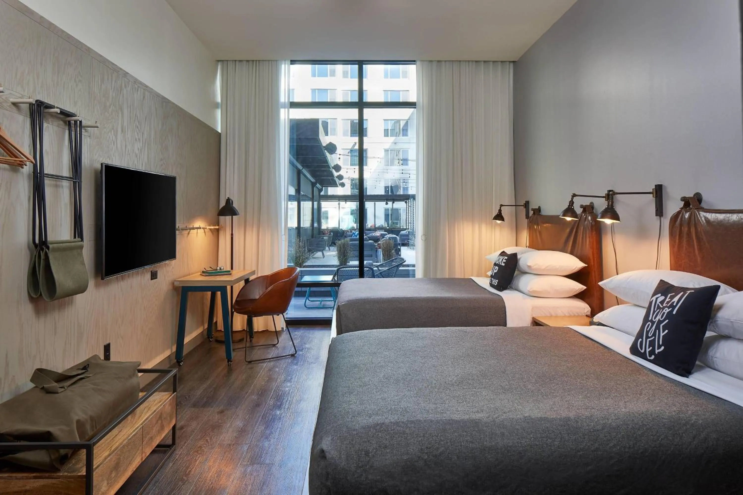 Bedroom, Bed in Moxy Atlanta Midtown