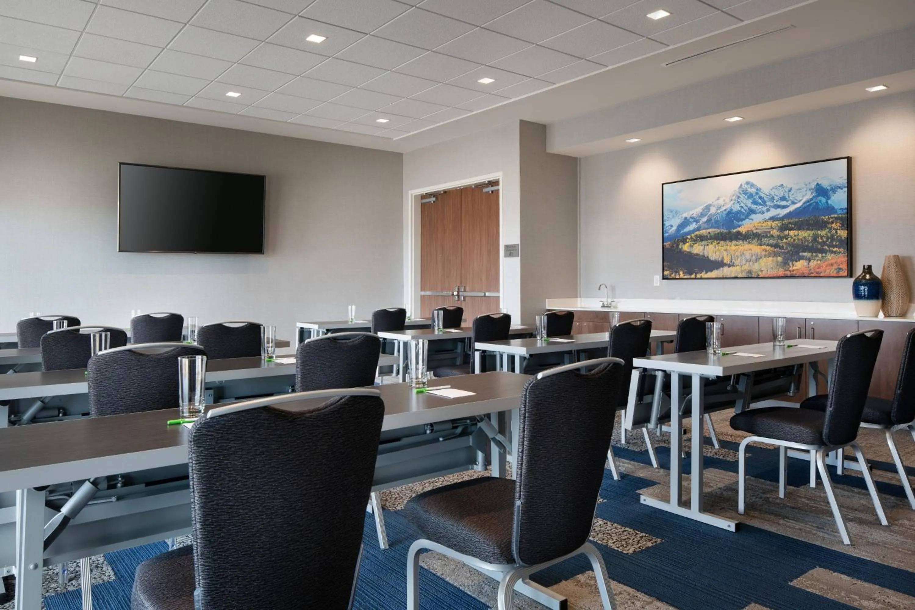Lounge or bar in Courtyard by Marriott Loveland Fort Collins