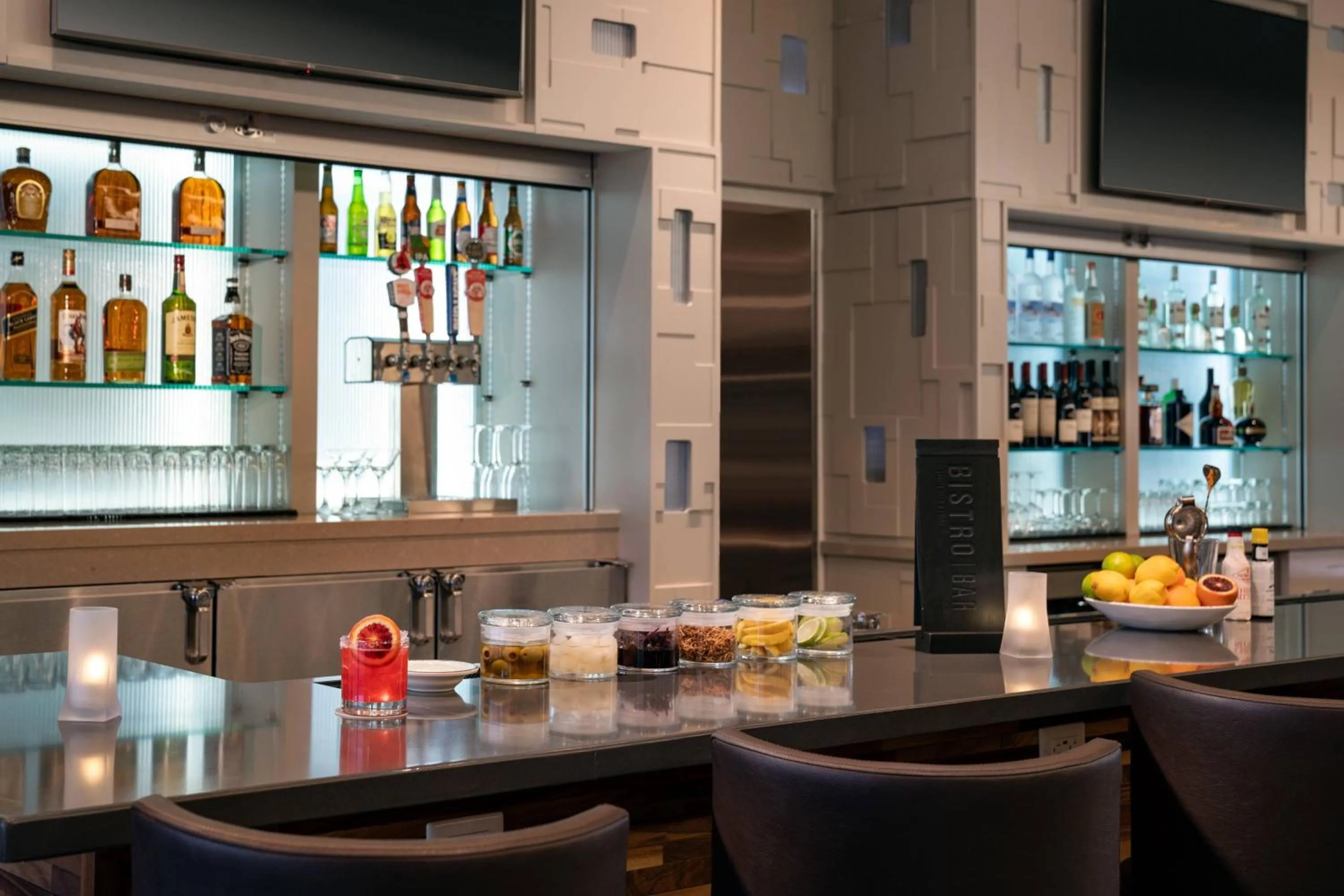 Lounge or bar in Courtyard by Marriott Loveland Fort Collins