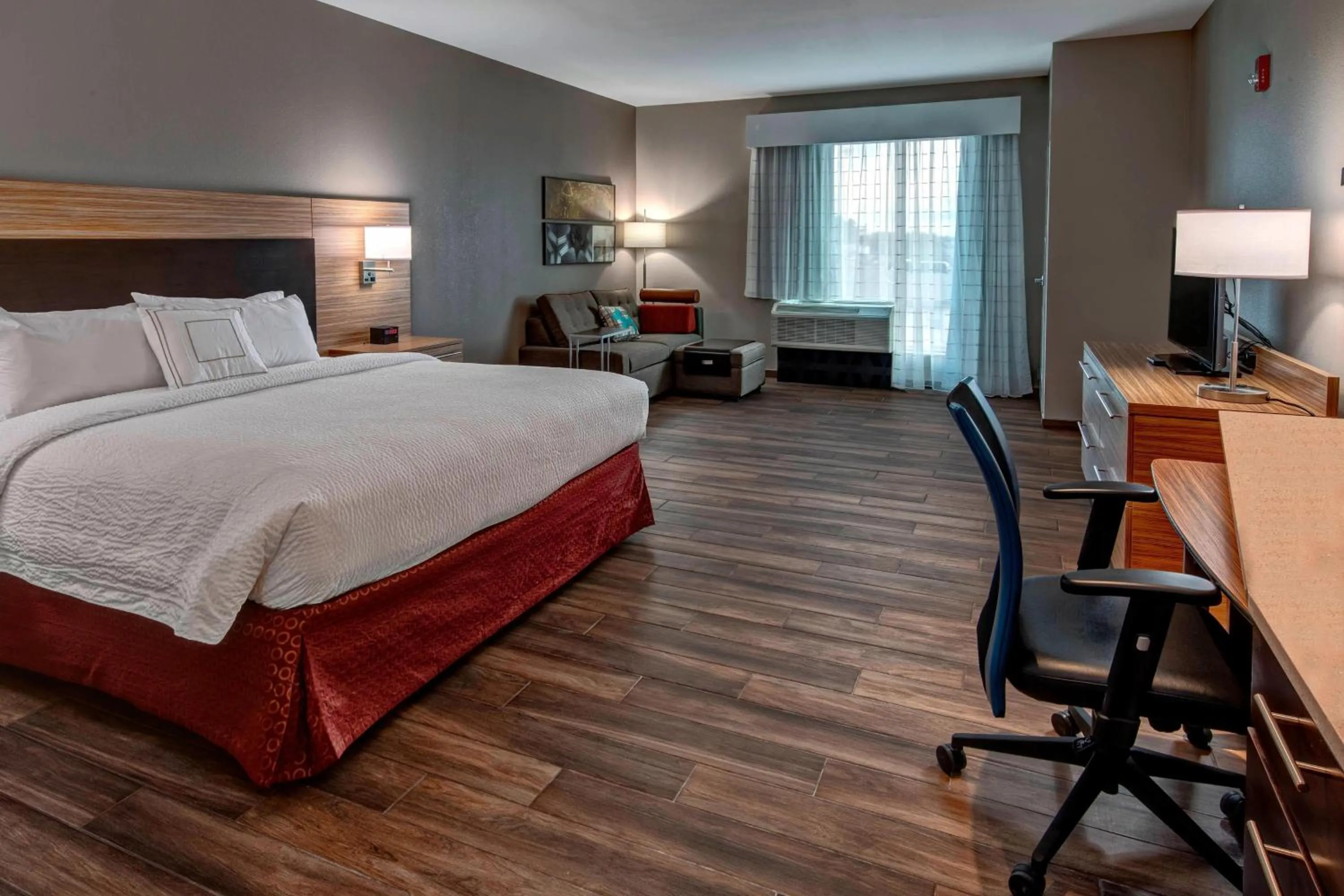 Photo of the whole room, Bed in TownePlace Suites by Marriott Hot Springs