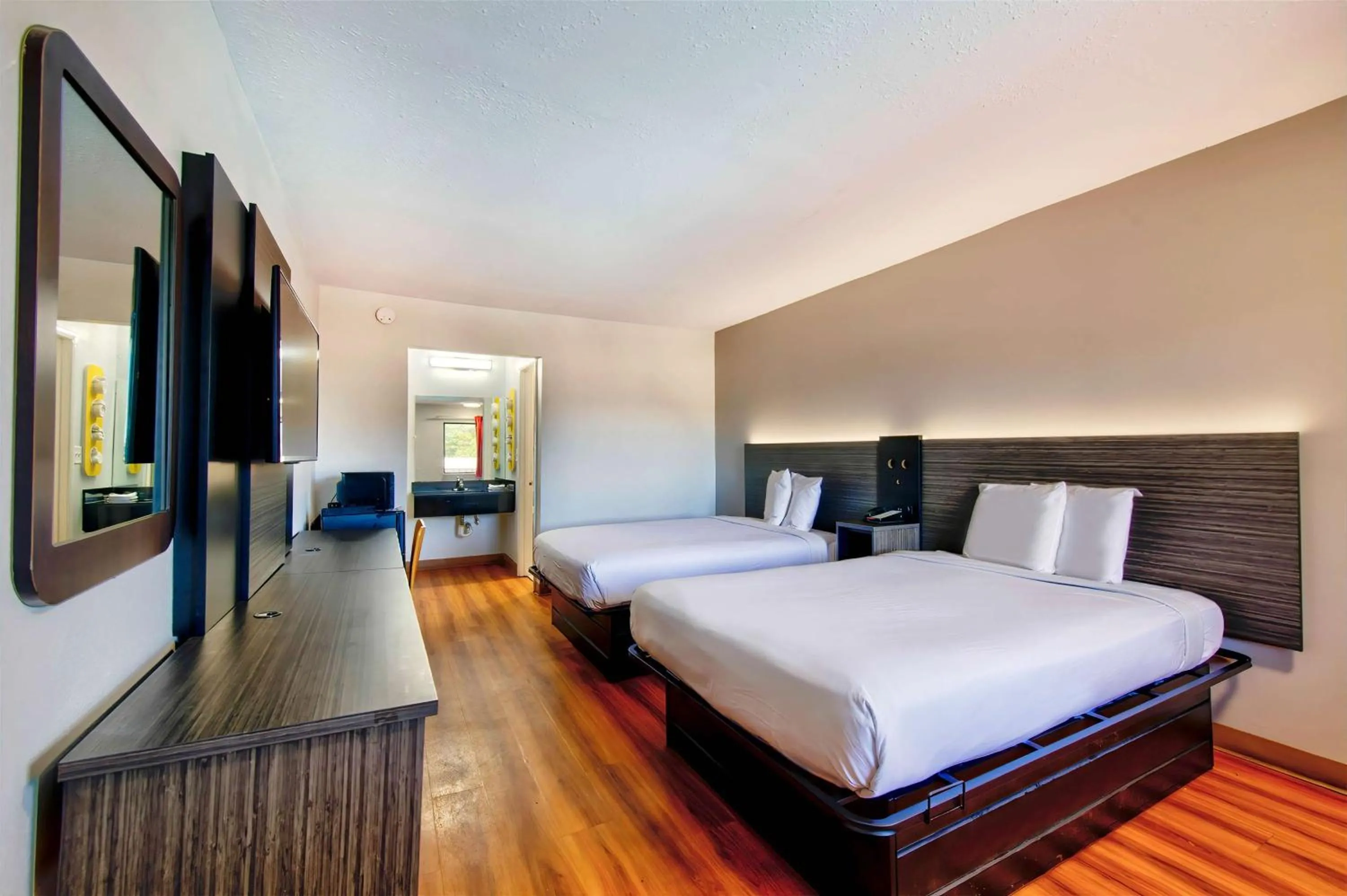 Bedroom, Bed in Motel 6-Gainesville, GA