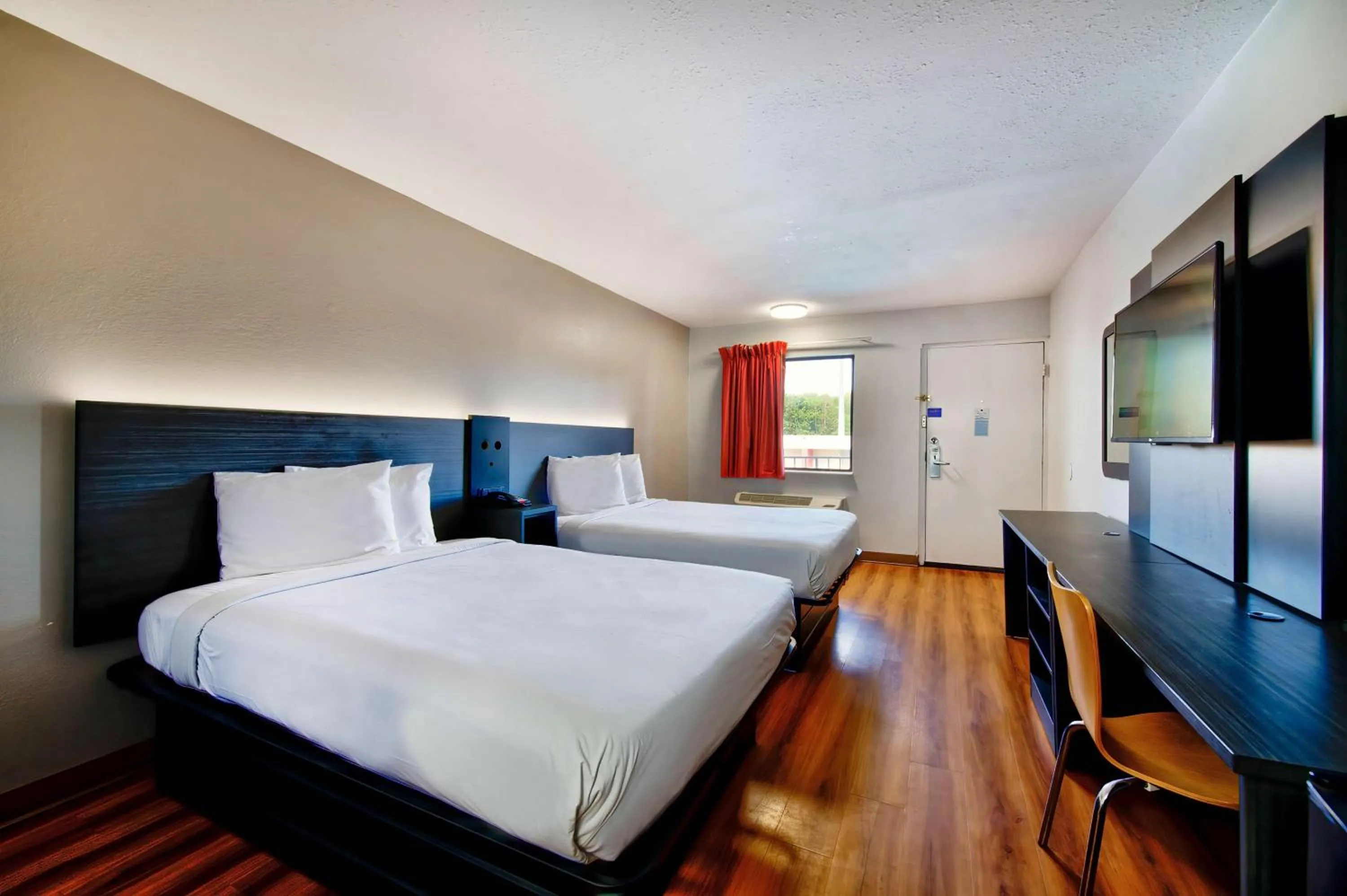 Bedroom, Bed in Motel 6-Gainesville, GA