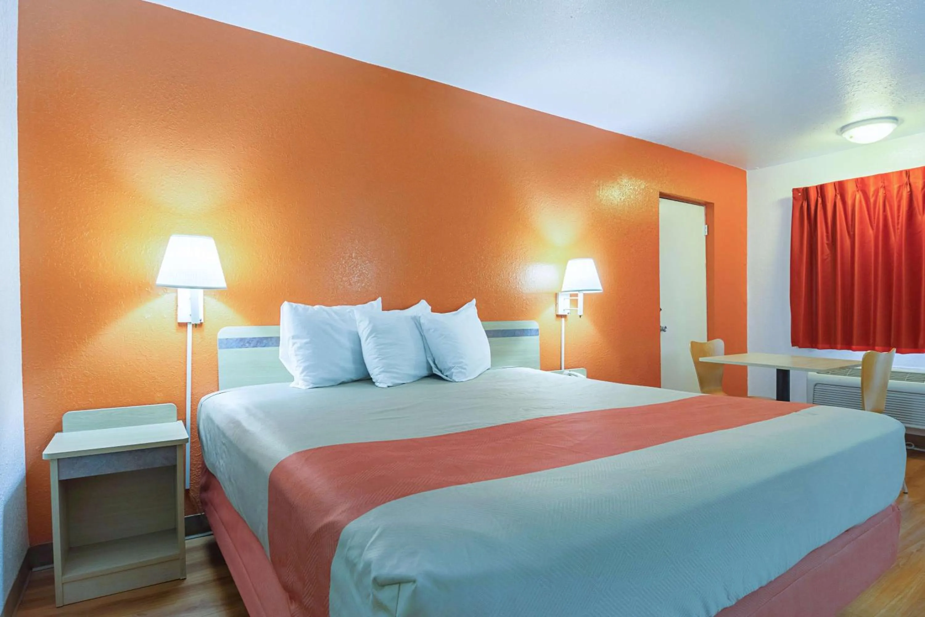 Photo of the whole room, Bed in Motel 6-Gainesville, GA