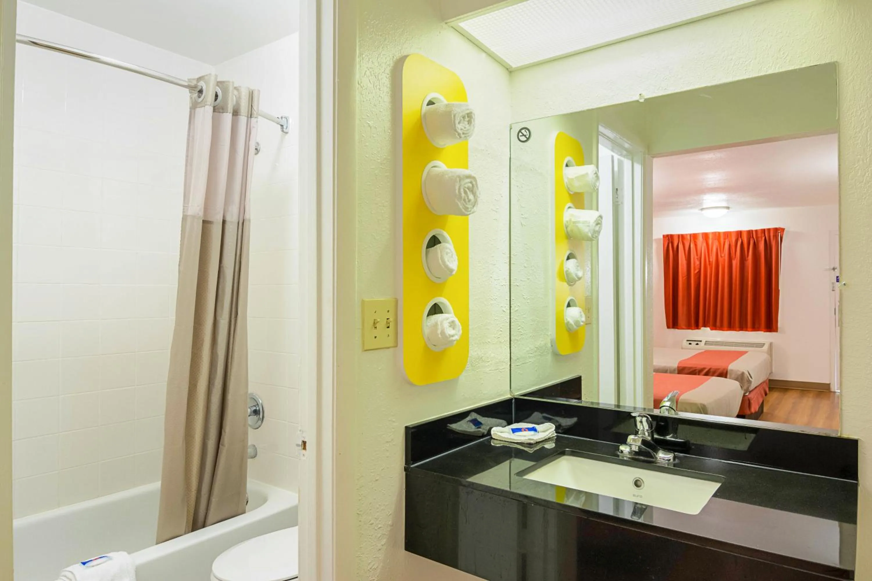 Bathroom, Bed in Motel 6-Gainesville, GA