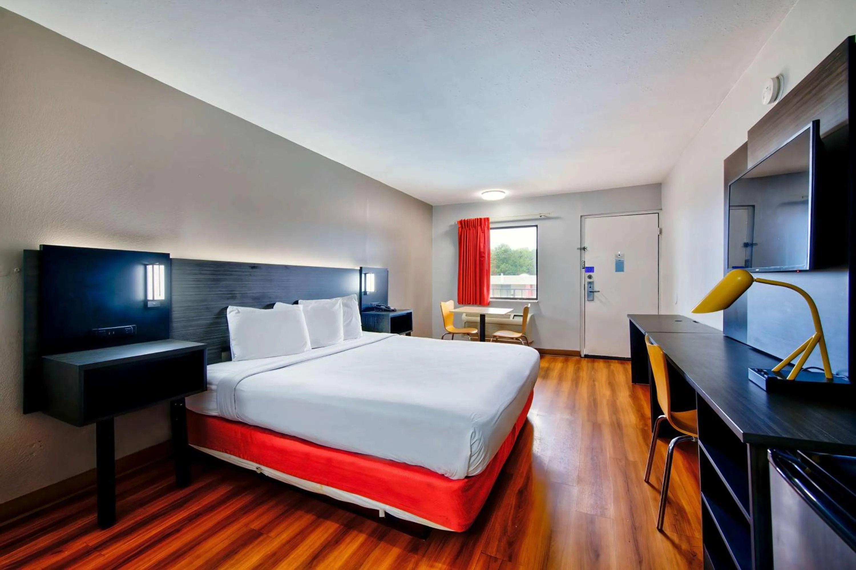 Bedroom, Bed in Motel 6-Gainesville, GA