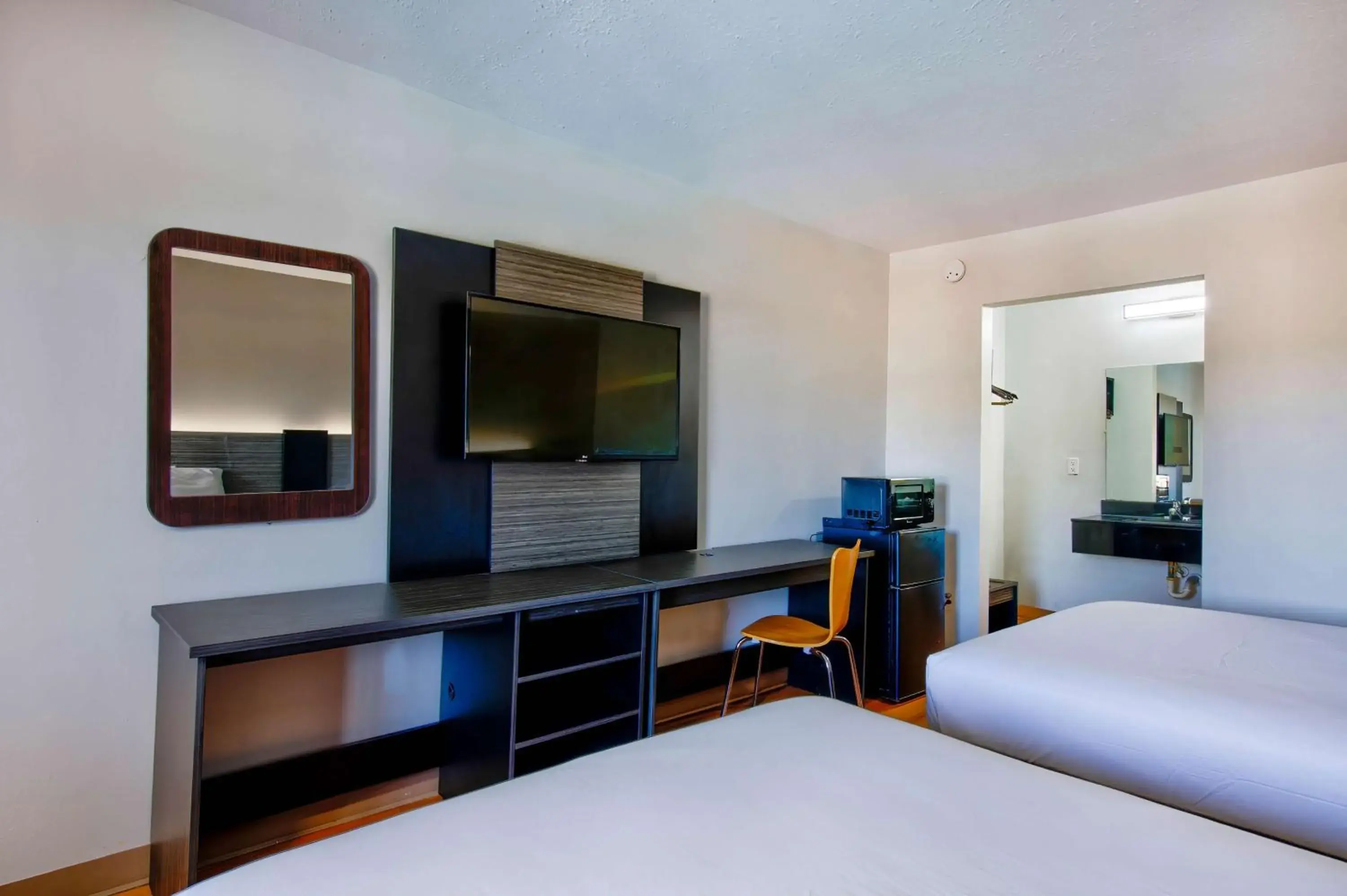 Bedroom, Bed in Motel 6-Gainesville, GA Bedroom, Bed in Motel 6-Gainesville, GA