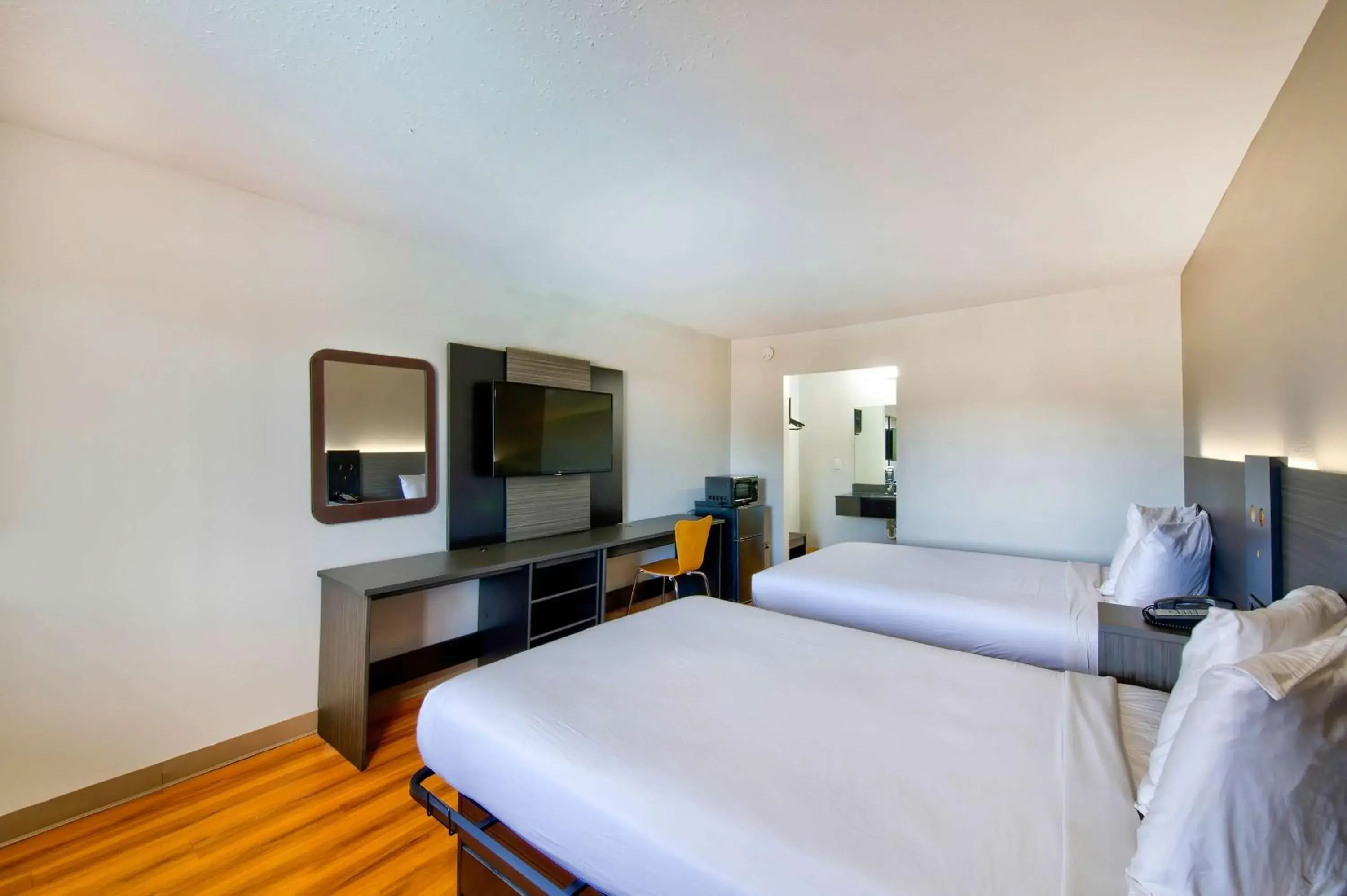 Bedroom, Bed in Motel 6-Gainesville, GA Bedroom, Bed in Motel 6-Gainesville, GA