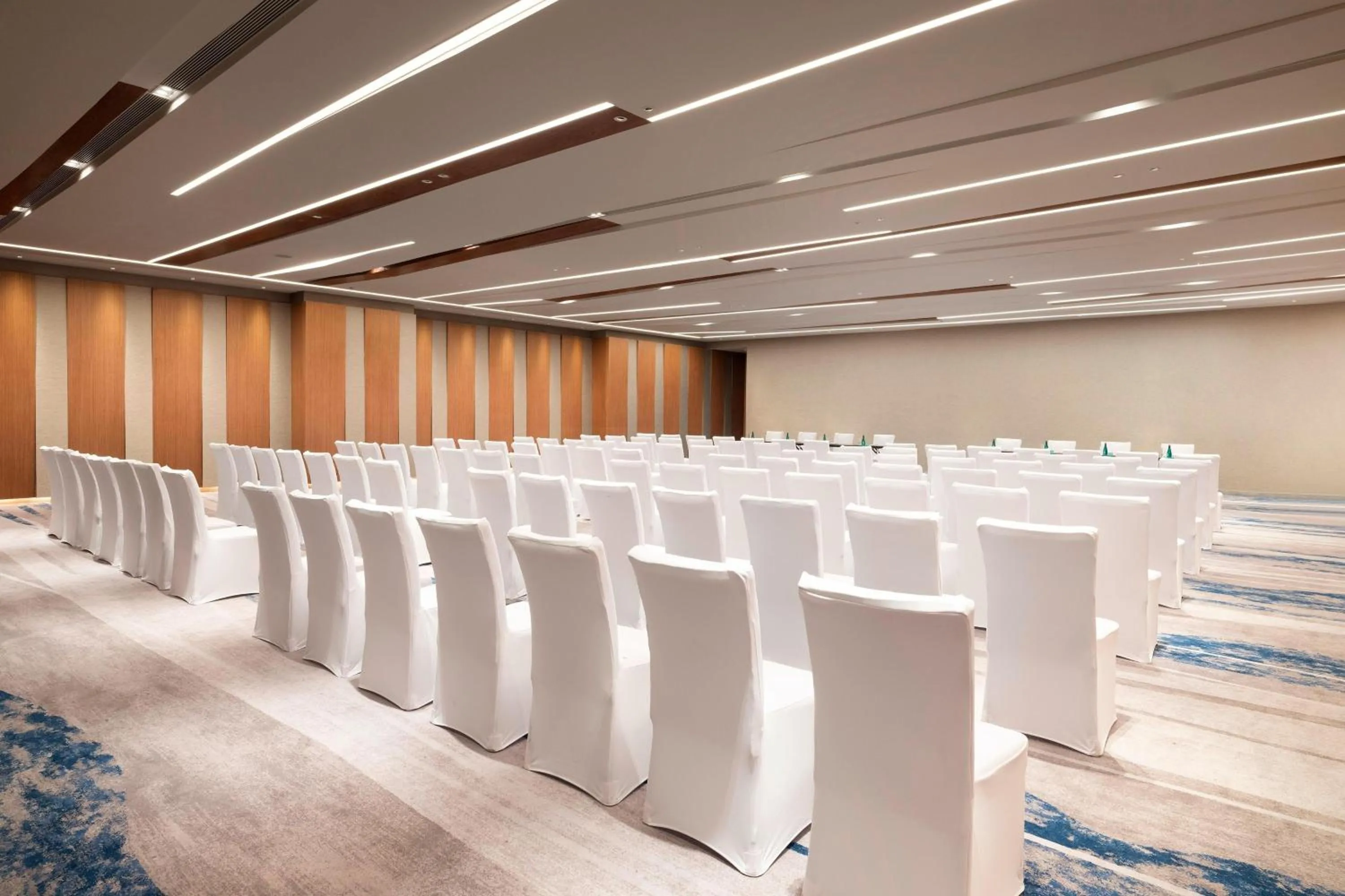 Meeting/conference room in Le Meridien Hangzhou, Binjiang