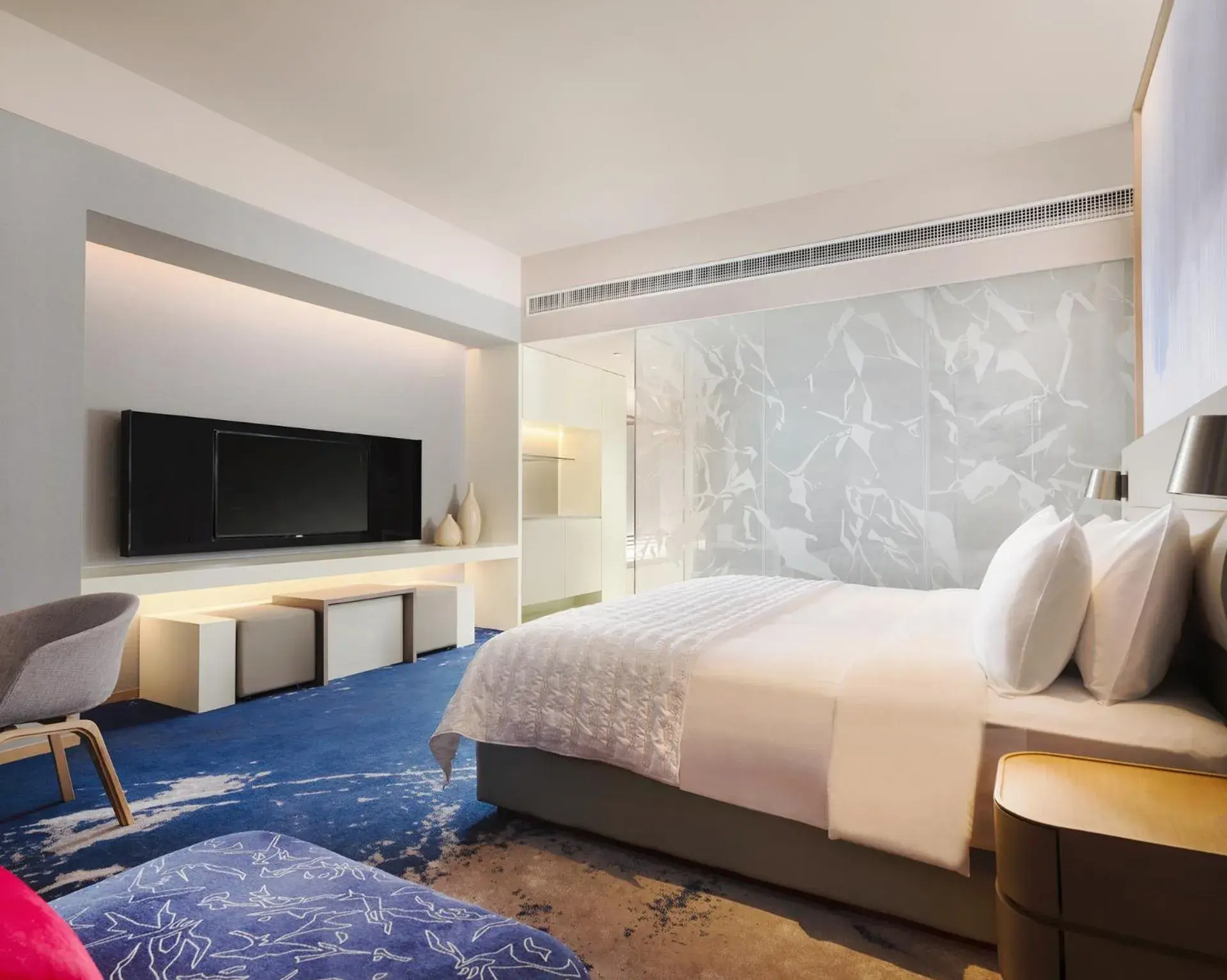 Deluxe Room, Guest room, 1 King, City view in Le Meridien Hangzhou, Binjiang Deluxe Room, Guest room, 1 King, City view in Le Meridien Hangzhou, Binjiang