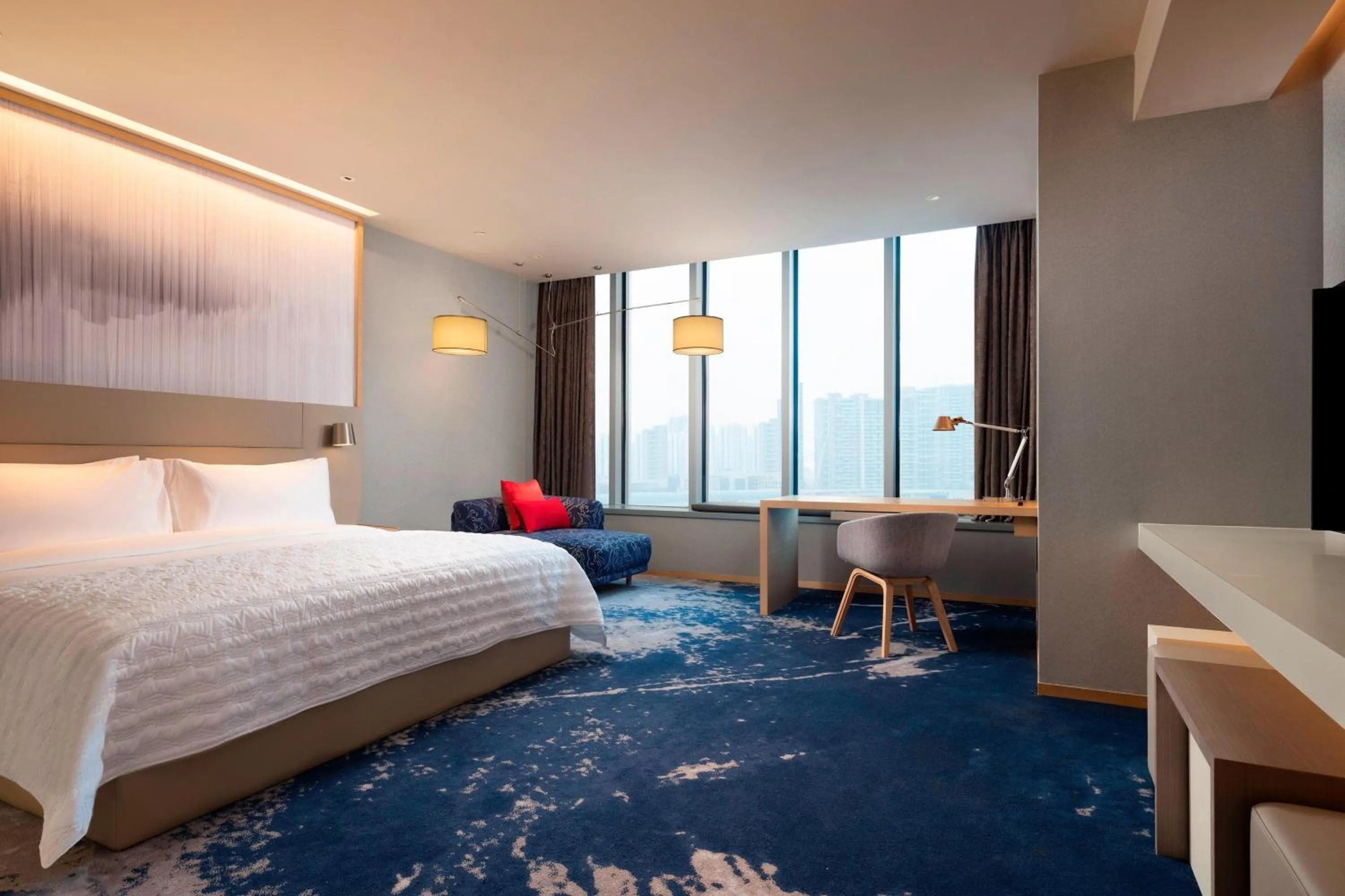 Photo of the whole room, Bed in Le Meridien Hangzhou, Binjiang