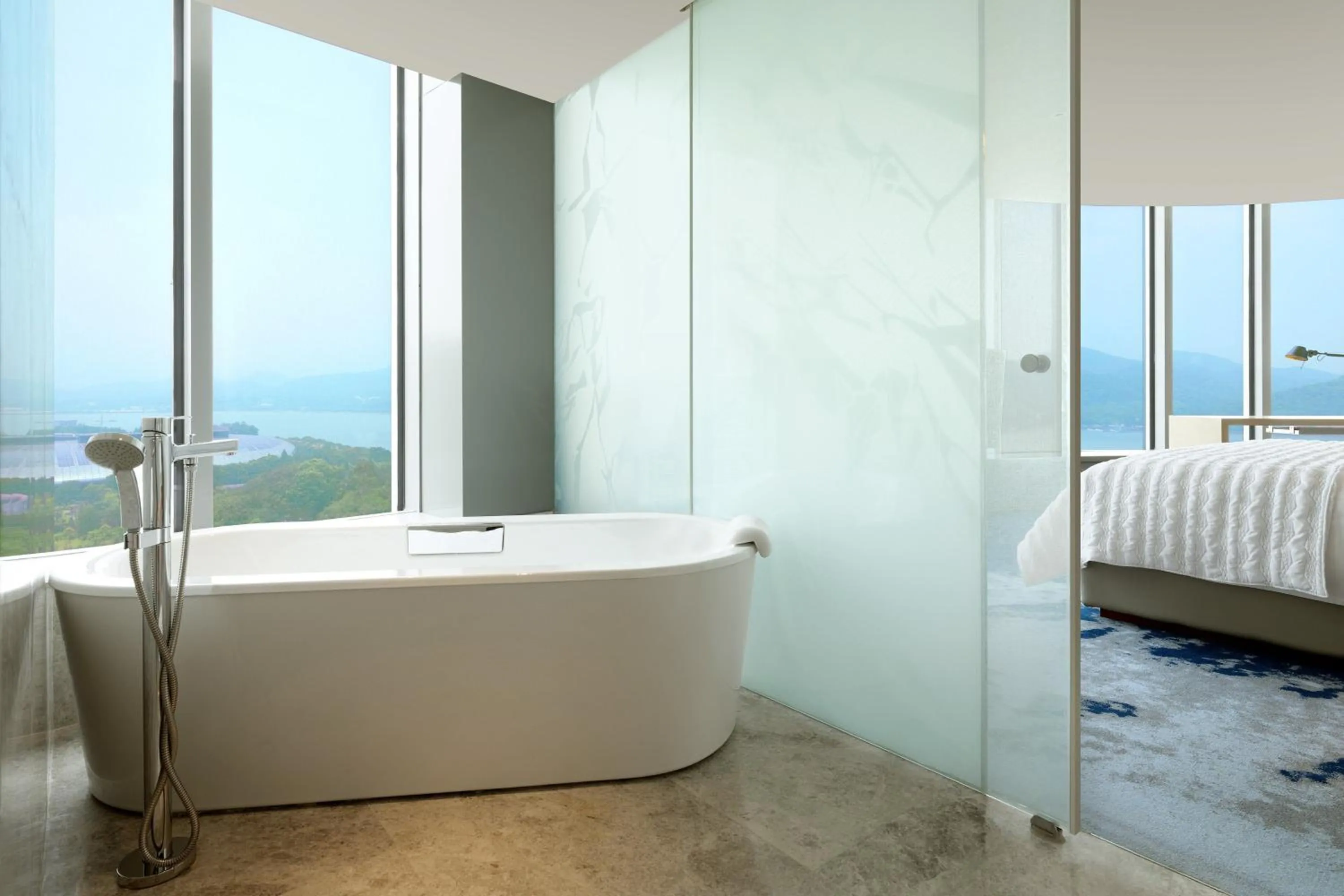 Bathroom, Bed in Le Meridien Hangzhou, Binjiang