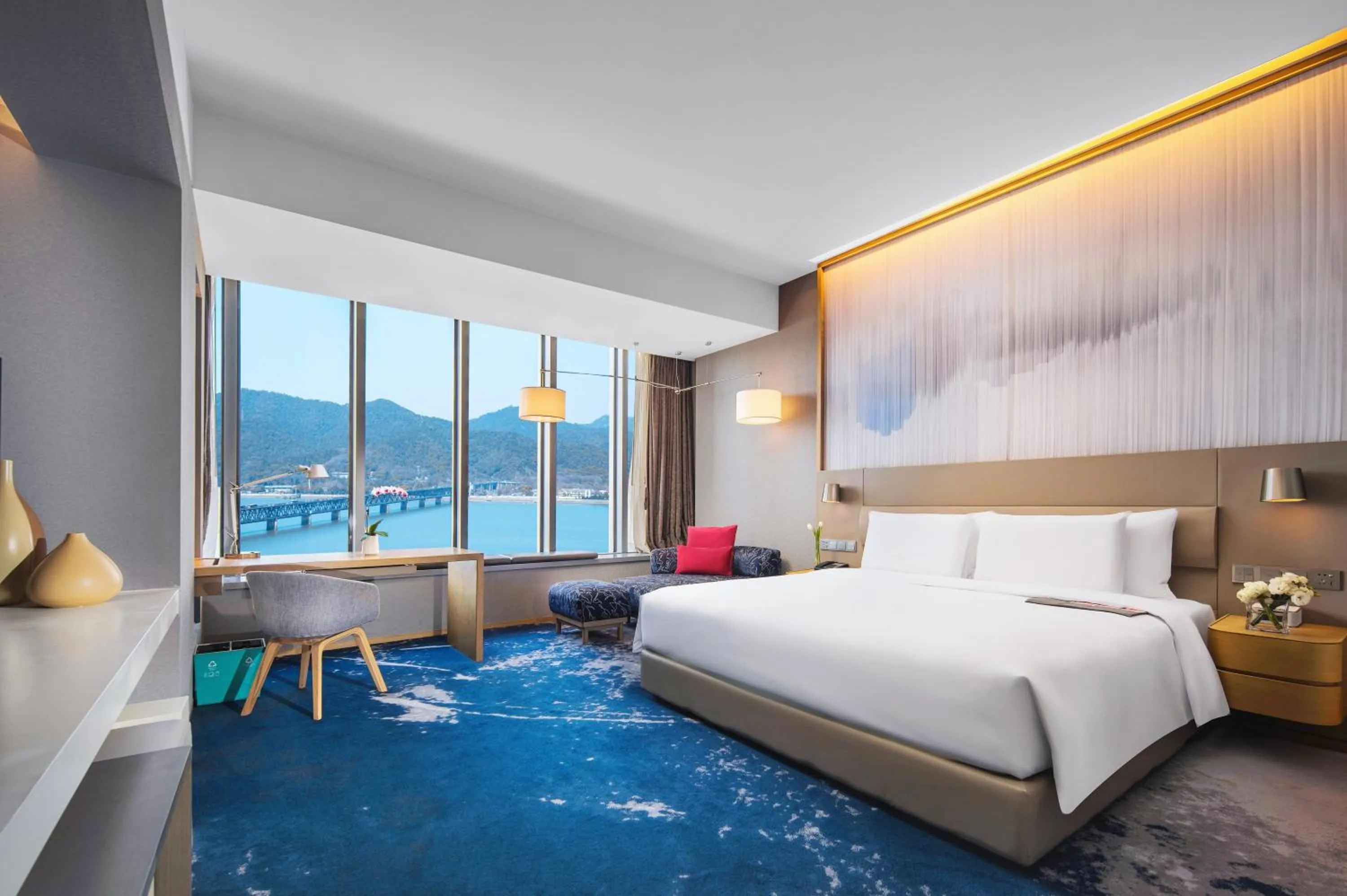 Bed in Le Meridien Hangzhou, Binjiang