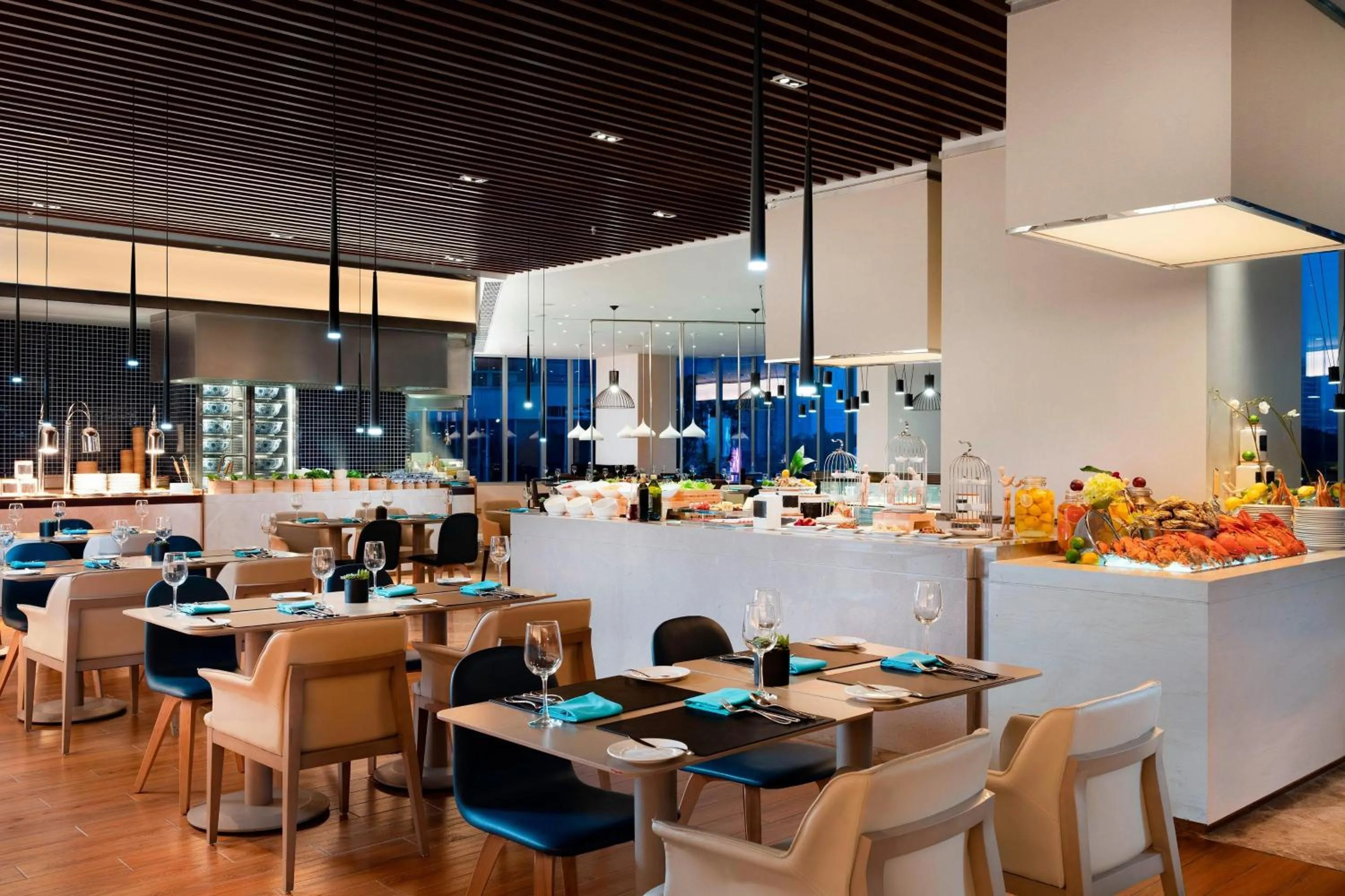 Restaurant/places to eat in Le Meridien Hangzhou, Binjiang